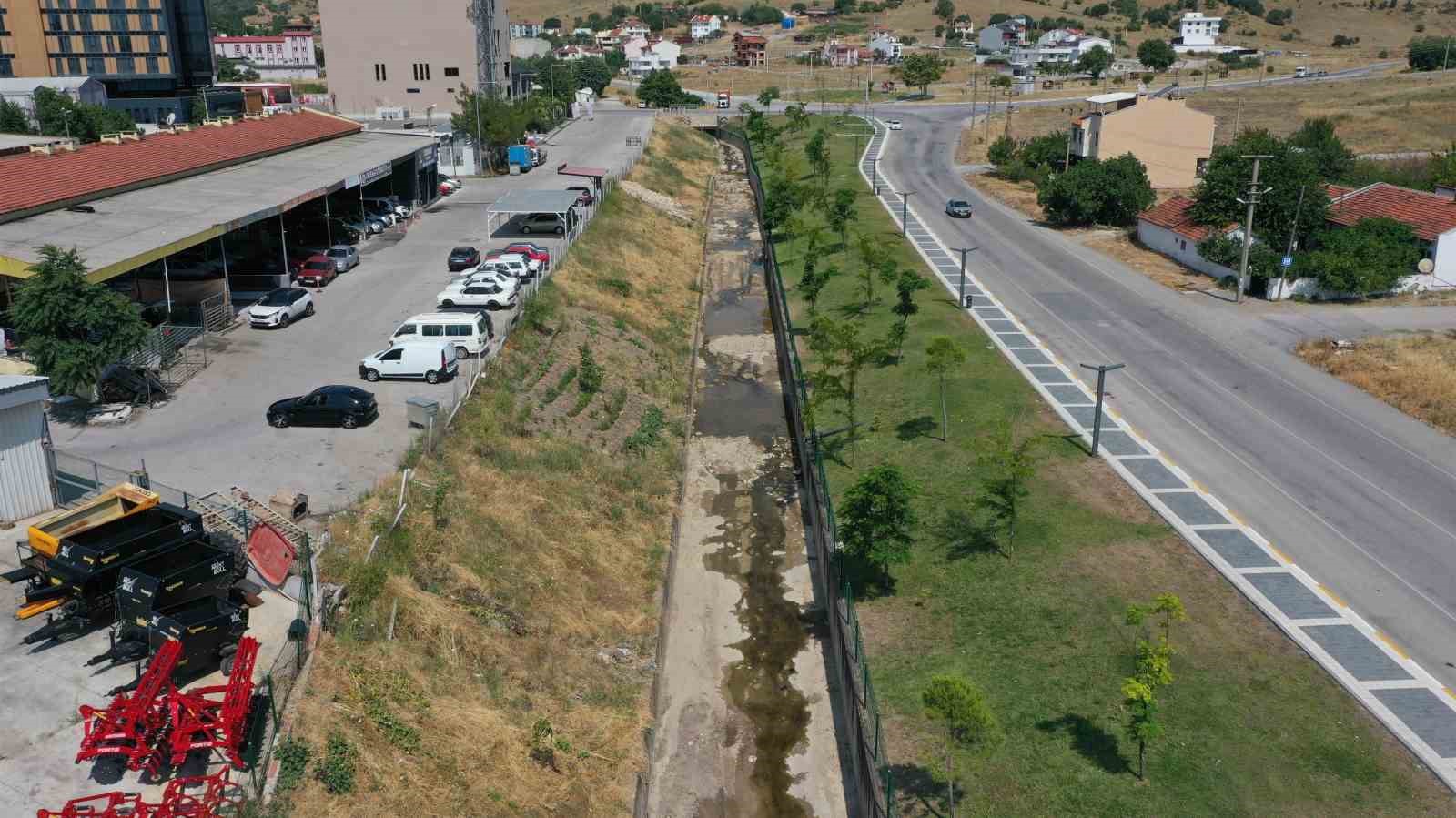BASKİ, dere yataklarını temizliyor
