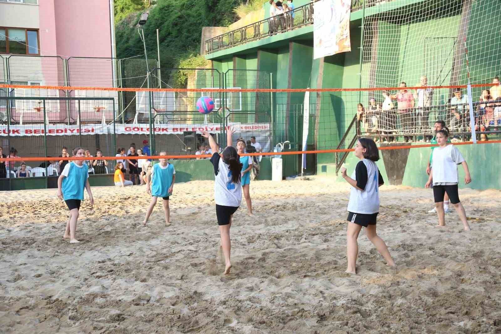 Gölcük’te plaj voleybol turnuvası heyecanı başlıyor
