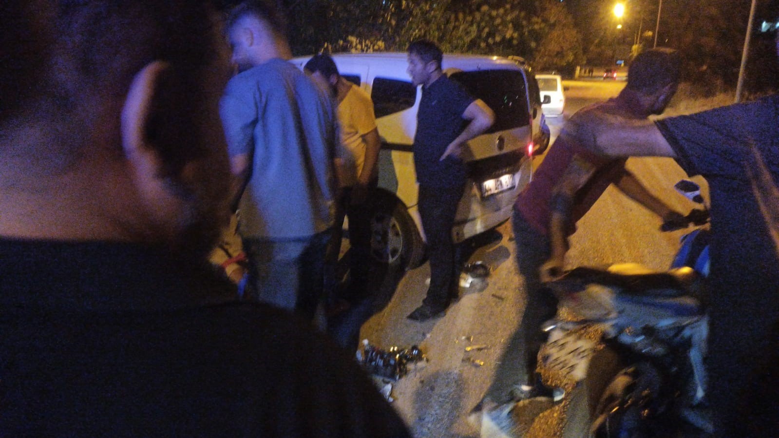 Hafif ticari ara&ccedil; ile motosiklet &ccedil;arpıştı: 1 yaralı
