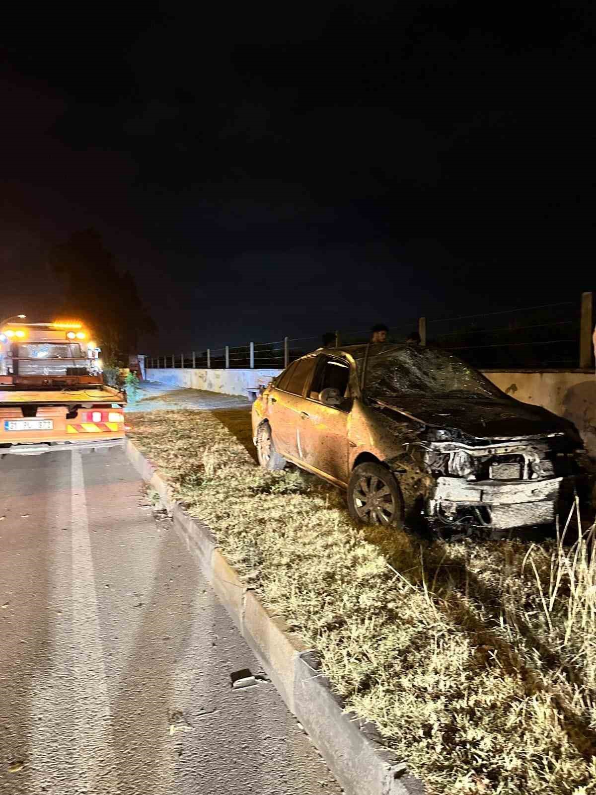 Hatay’da kontrolden çıkan araç takla attı: 1’i ağır 2 yaralı
