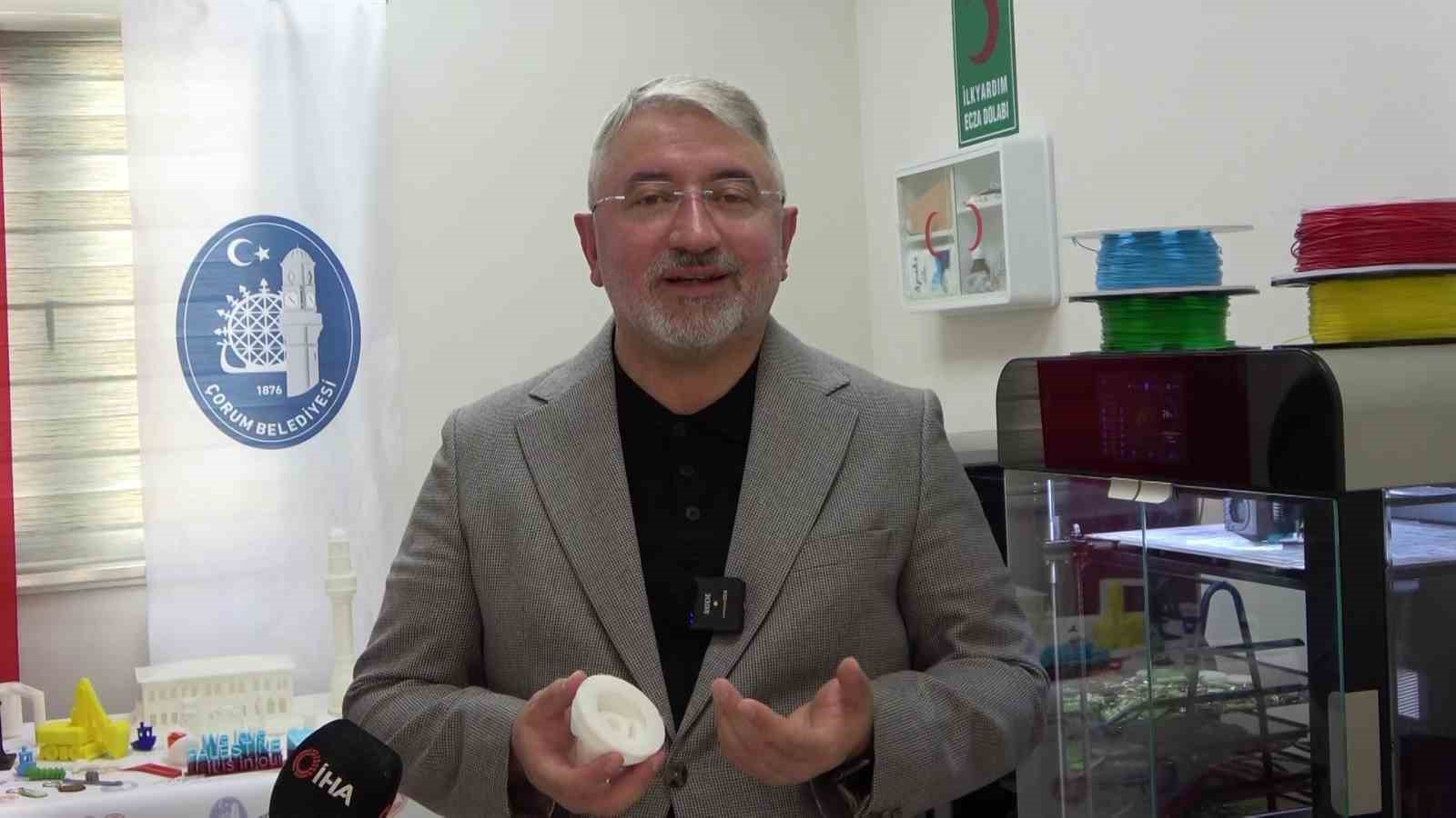 Bu tesiste plastik atıklardan piyasada bulunmayan araçların yedek parçaları üretiliyor