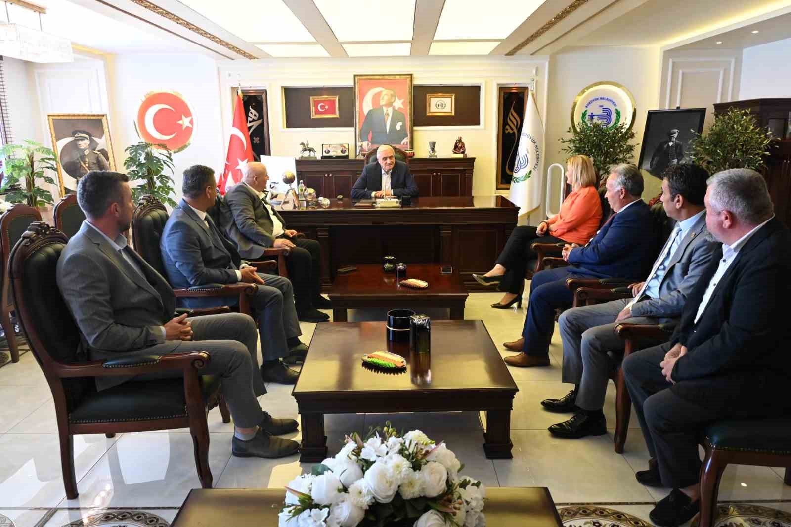 Başkan Bakkalcıoğlu İzmit Belediye Başkanı H&uuml;rriyet&rsquo;e ekonomik ulaşım projesi BOZTRAM hakkında bilgi verdi

