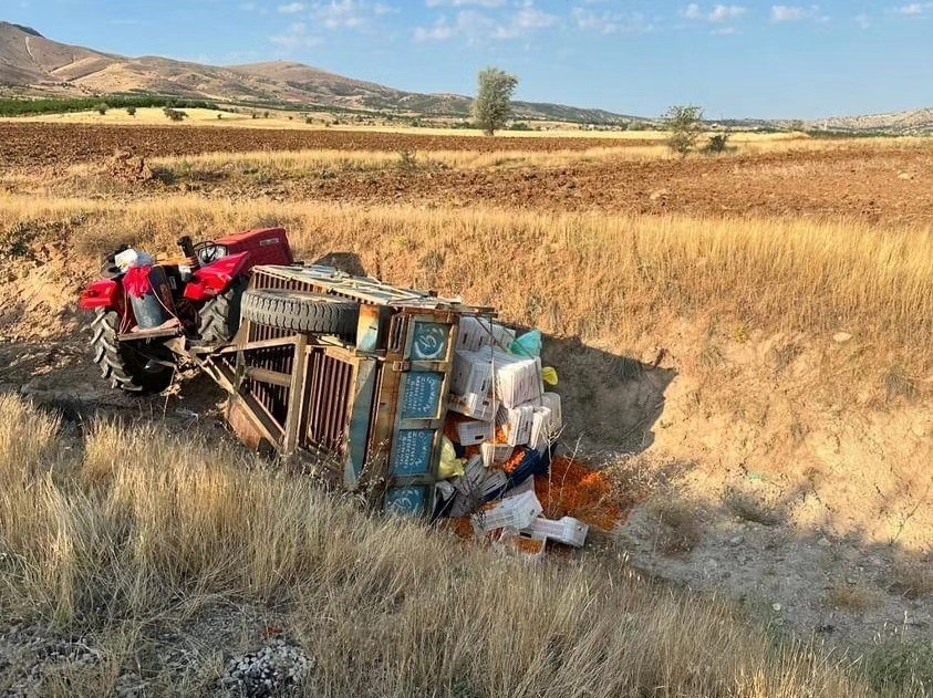 Elazığ’da traktör römorku devrildi