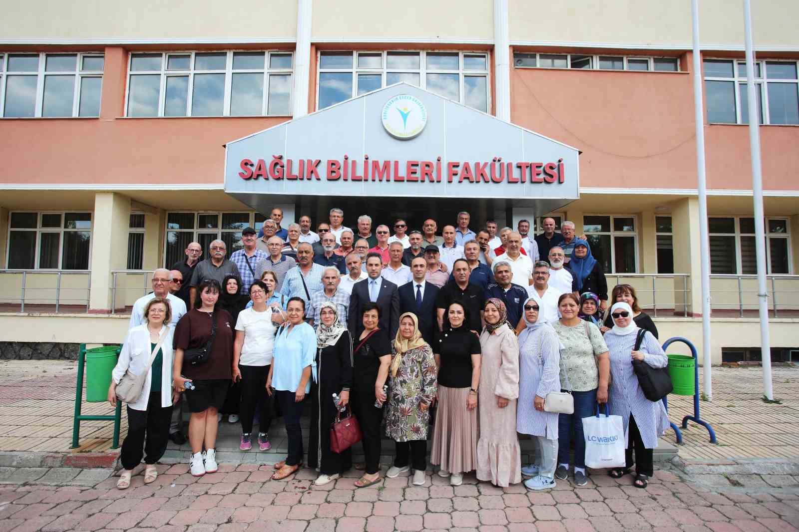 Aynı pozu 42 yıl sonra yeniden verdiler