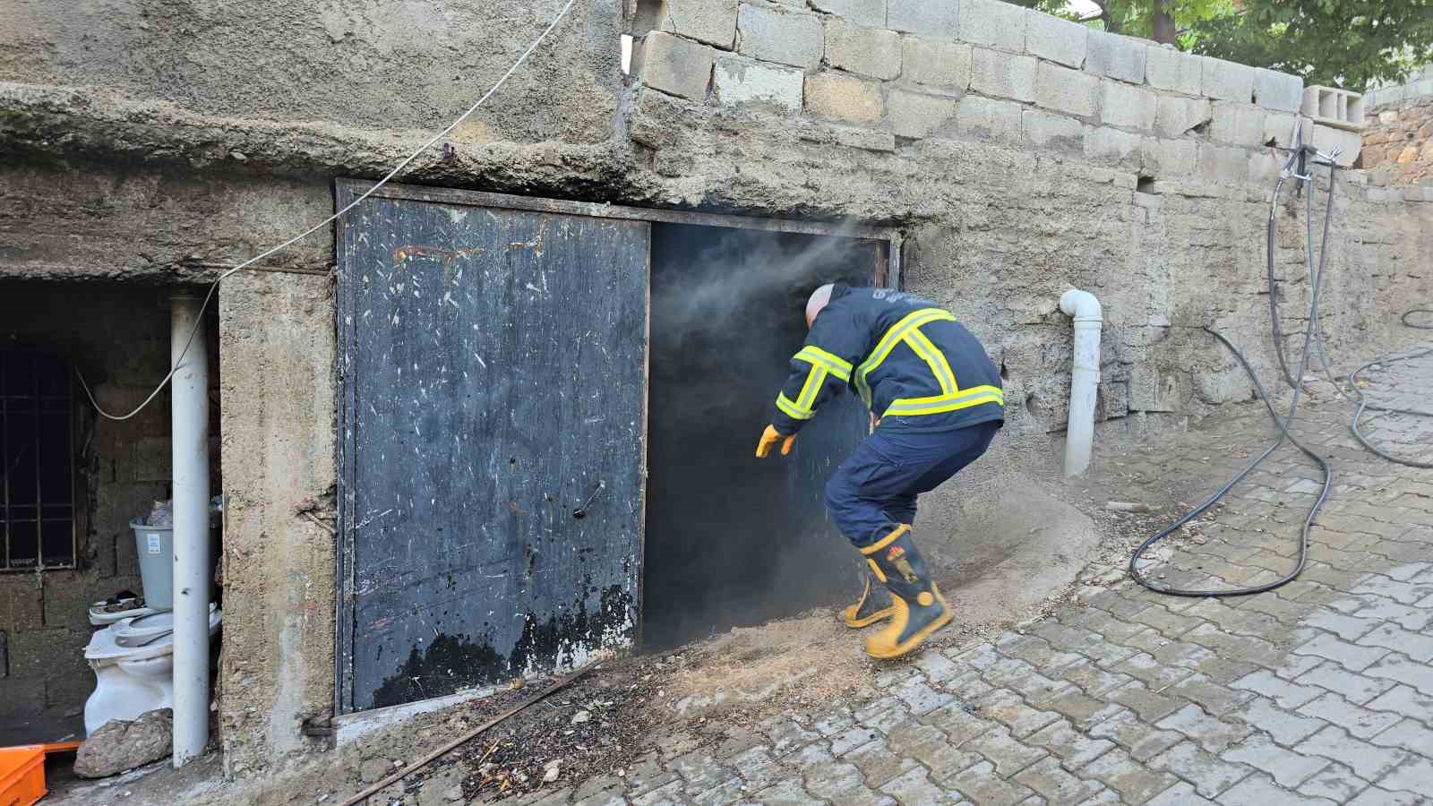 Gaziantep’te boş evde çıkan yangına ilk müdahaleyi komşular yaptı