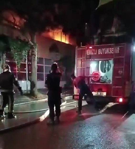 Yeşilyuva Sanayi Sitesinde &ccedil;ıkan yangında 4 ayakkabı at&ouml;lyesi k&uuml;le d&ouml;nd&uuml;
