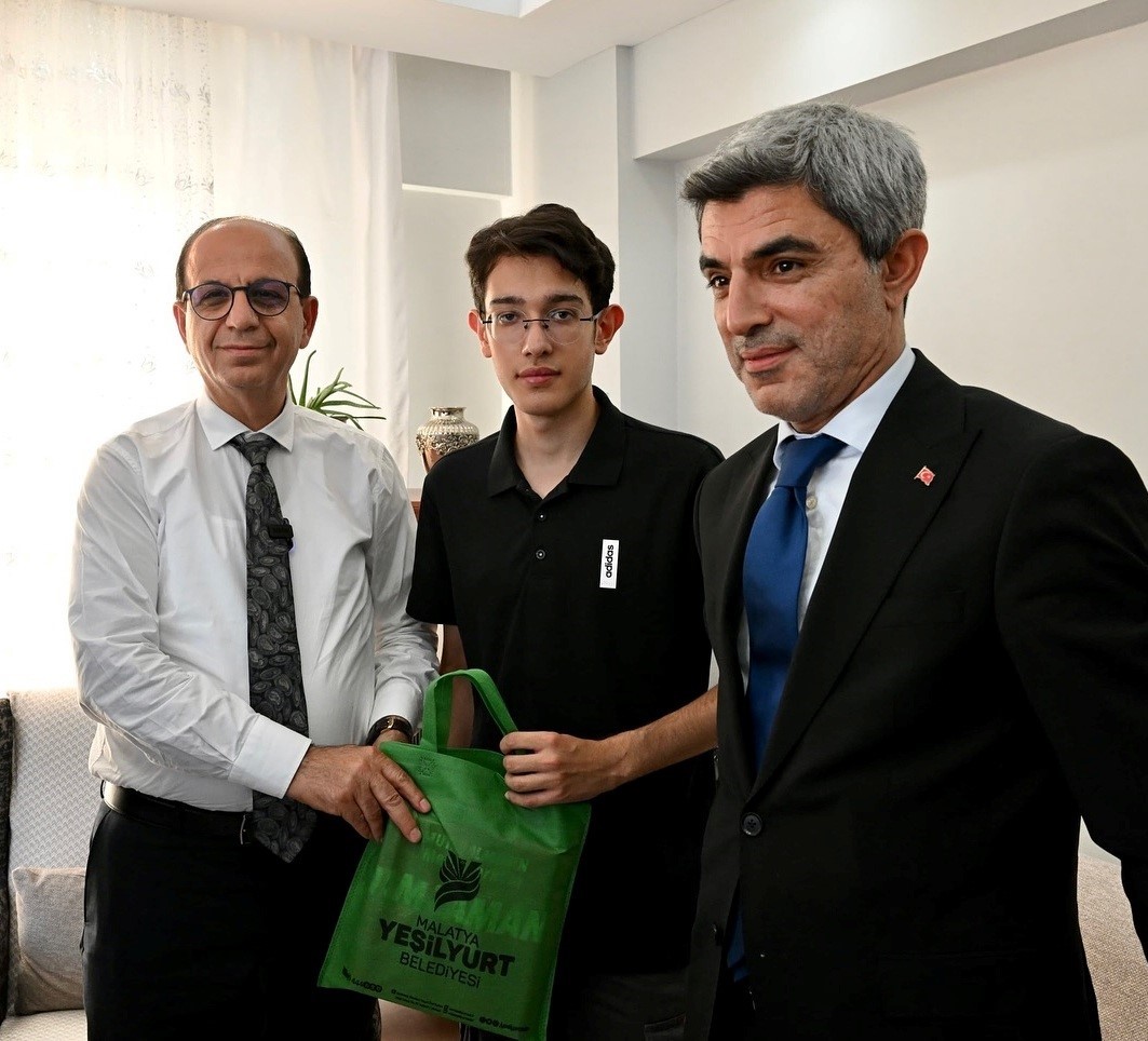 Ge&ccedil;it, T&uuml;rkiye birincisi Arda Taşdemir&rsquo;i ziyaret etti
