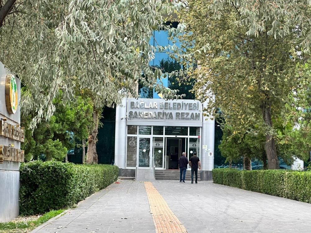 Eski Bağlar Belediye Başkanı H&uuml;seyin Beyoğlu tutuklandı
