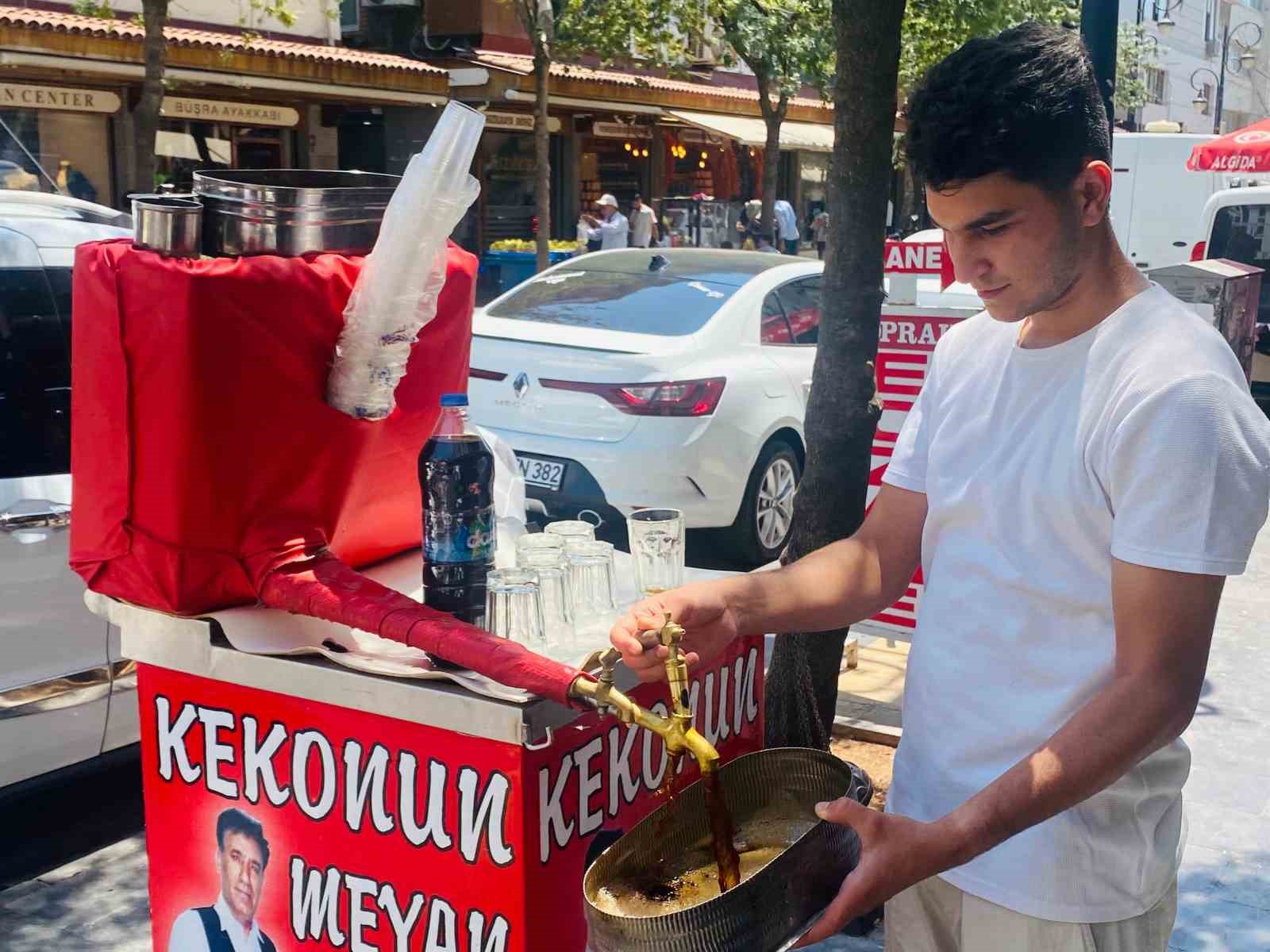 Diyarbakır’da 2 saatte hazırlanan içecek sıcak havaların vazgeçilmezi