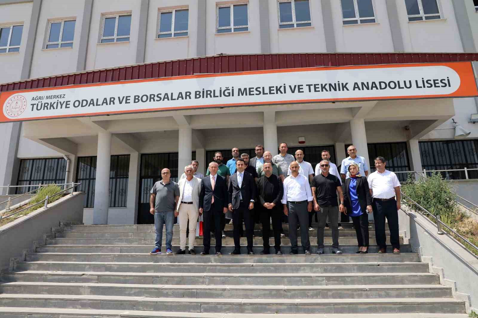 Ağrı’da TOBB Mesleki ve Teknik Anadolu Lisesine modern kütüphane kazandırıldı
