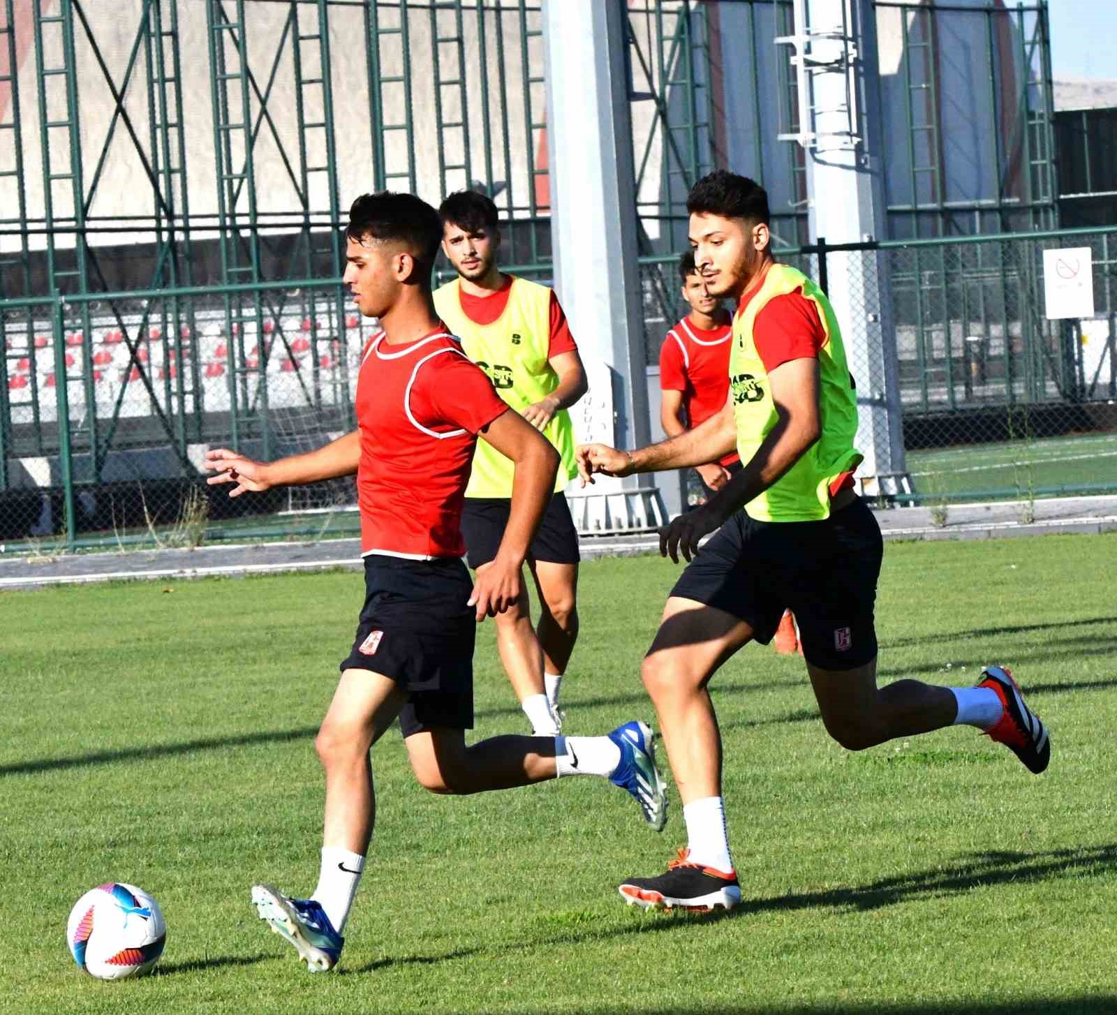 Balıkesirspor, Ahmet Gülay ve Hüseyin Altıntaş ile sözleşme imzaladı