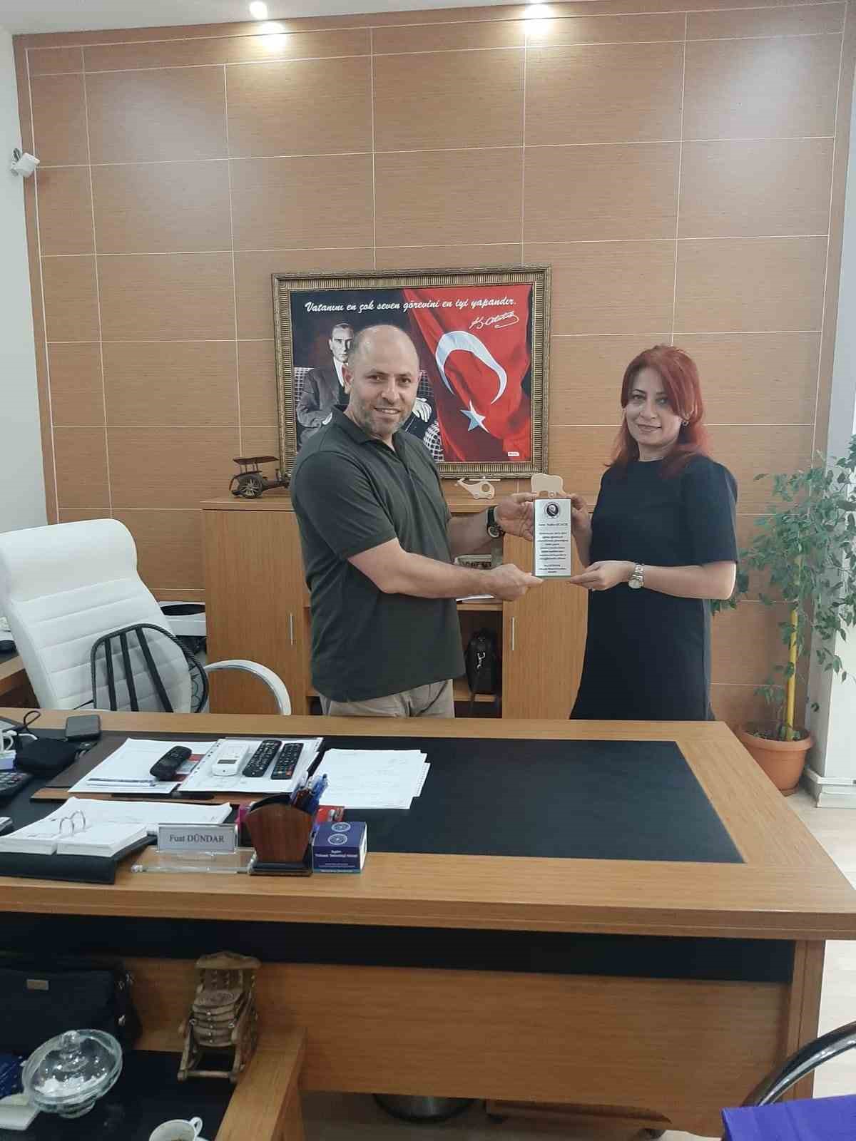 D&uuml;nyada 17 &ouml;ğretmene verilen &ouml;d&uuml;l&uuml; aldı, Aydın&rsquo;ın gururu oldu
