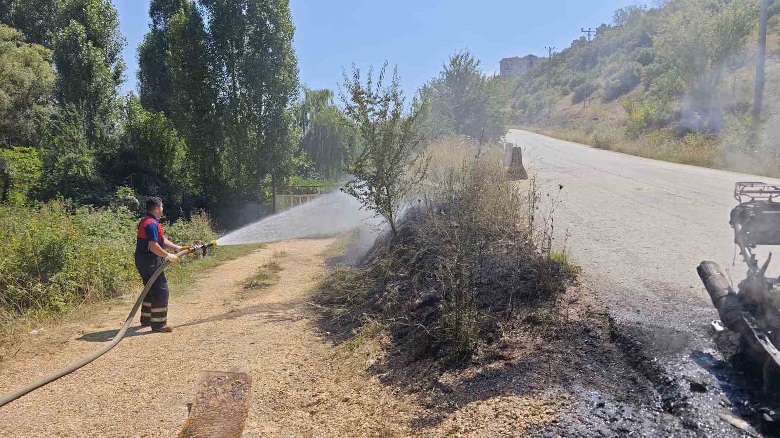 Motosiklet yangını otluk alana sı&ccedil;radı
