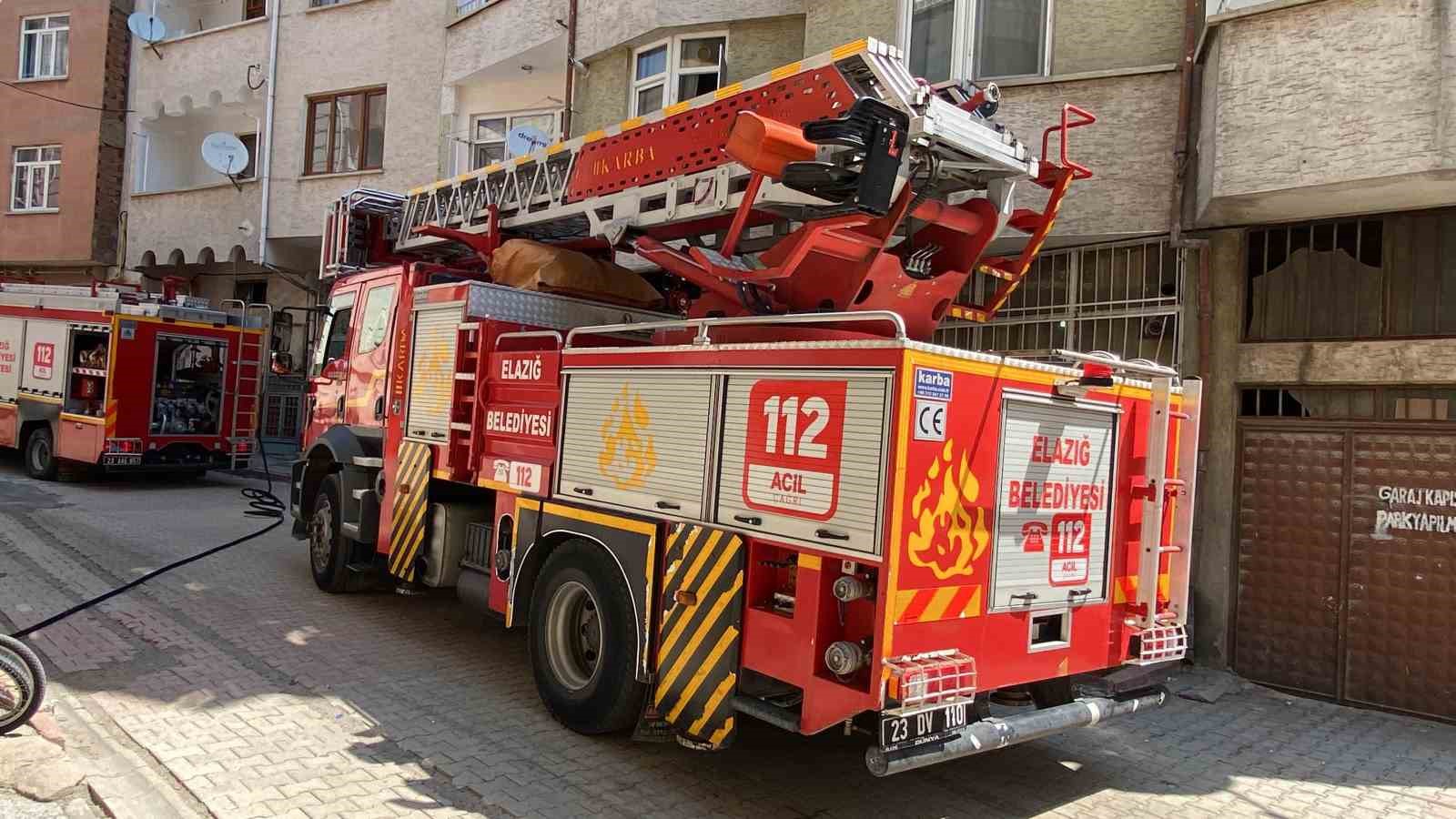 Elazığ’da ikamet yangını