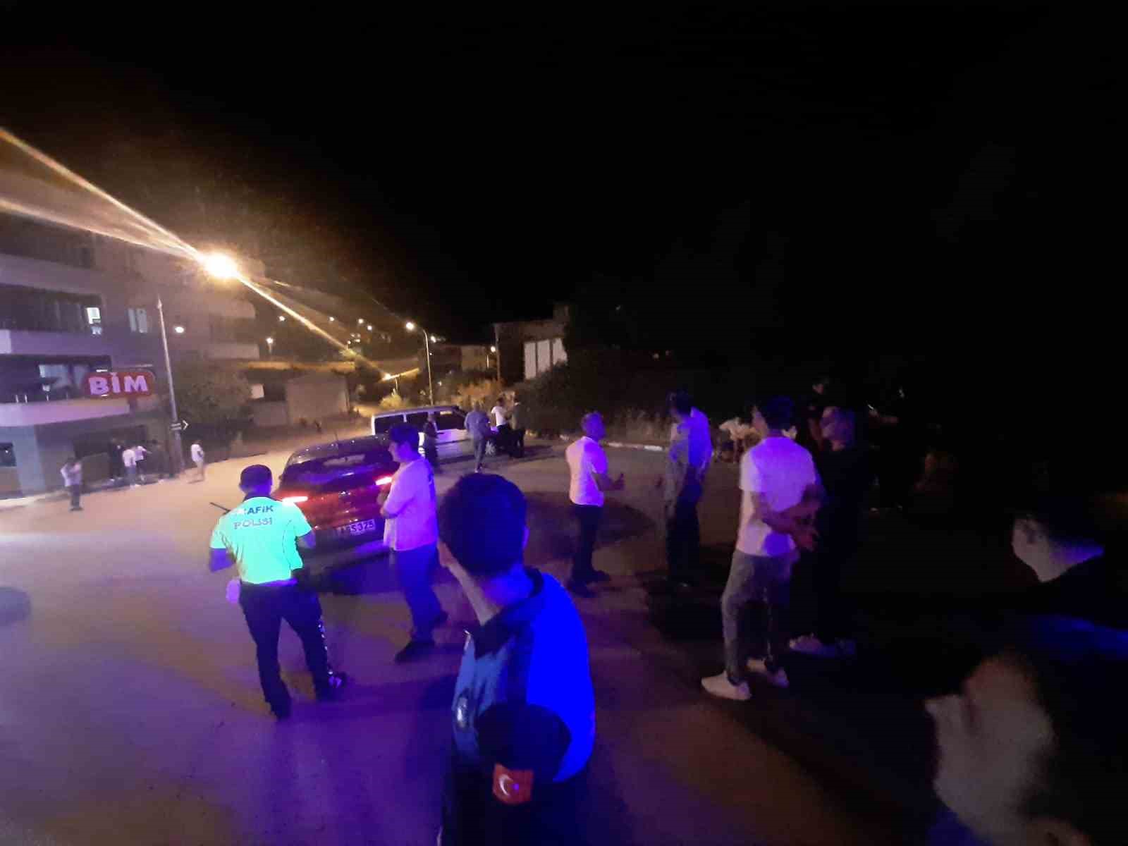 Kontrolden &ccedil;ıkan ara&ccedil; kaldırımda y&uuml;r&uuml;yen yayanın ayağını ezdi
