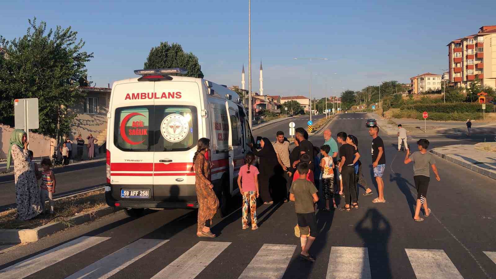 Tekirdağ&rsquo;da otomobilin &ccedil;arpıp ka&ccedil;tığı 15 yaşındaki yaya yaralandı: O anlar kamerada
