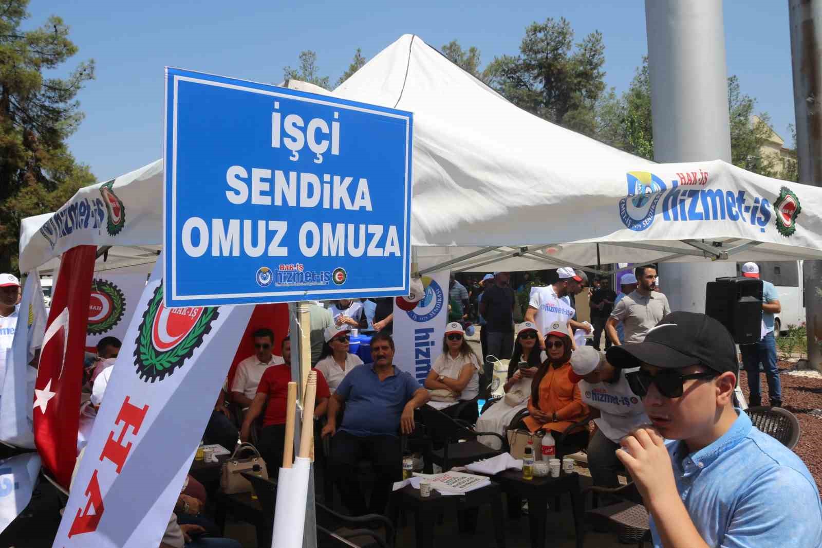 HAK-İŞ Genel Başkanı Arslan, DEM’li belediyelerin işten çıkardığı çalışanlarla bir araya geldi