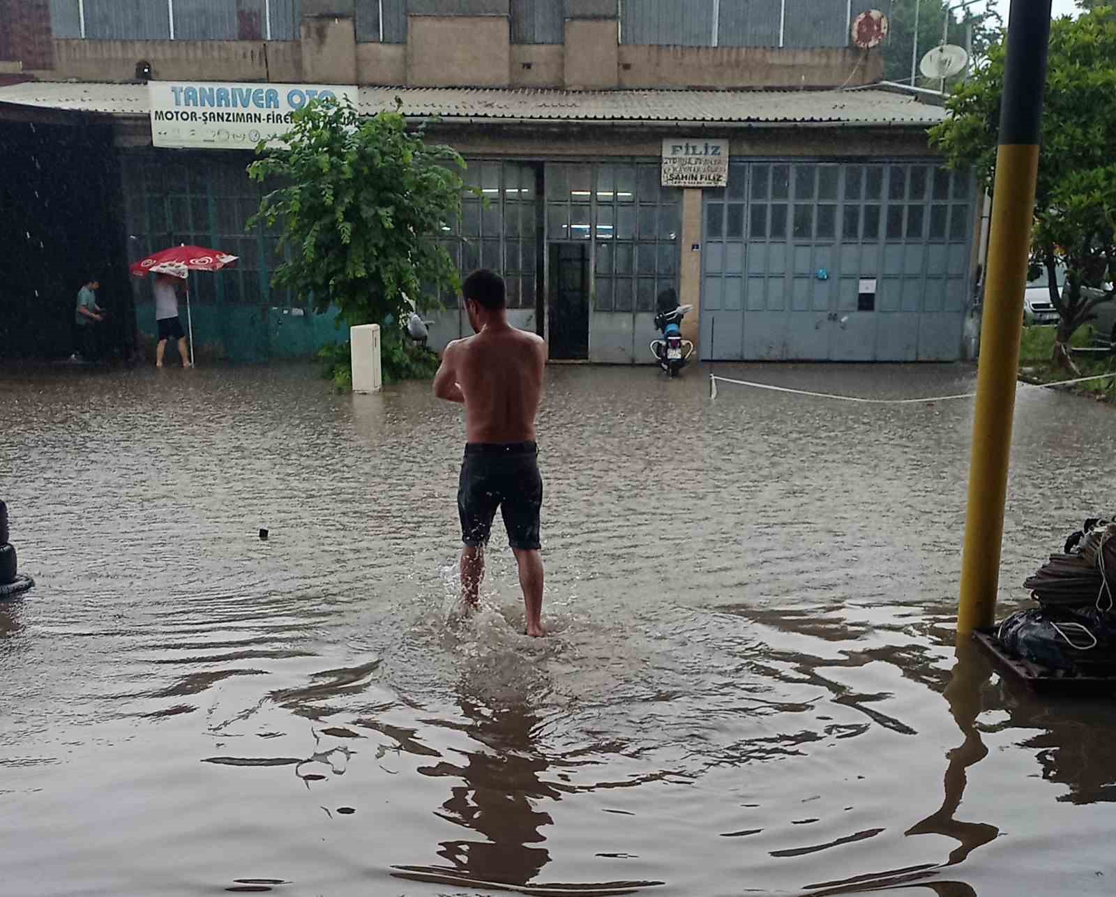 Ordu’da sağanak hayatı felç etti