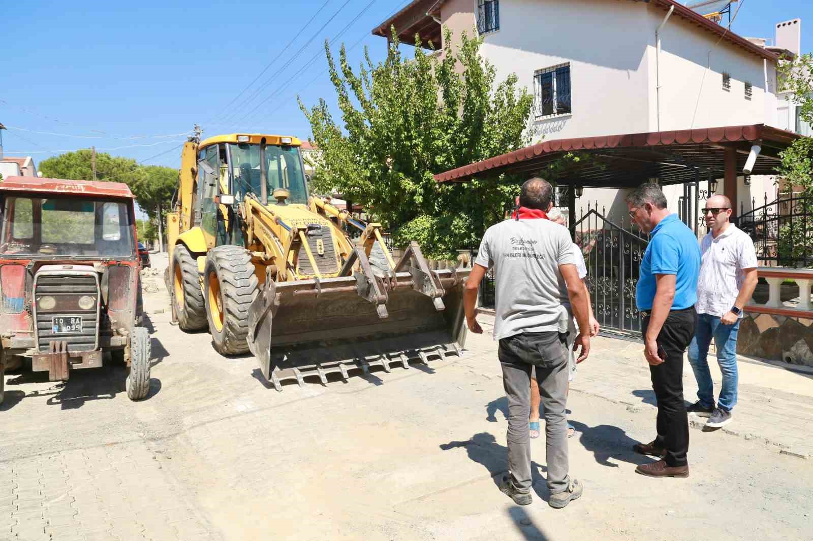 Burhaniye&rsquo;de y&uuml;r&uuml;y&uuml;ş ve bisiklet yolu &ccedil;alışmaları başladı
