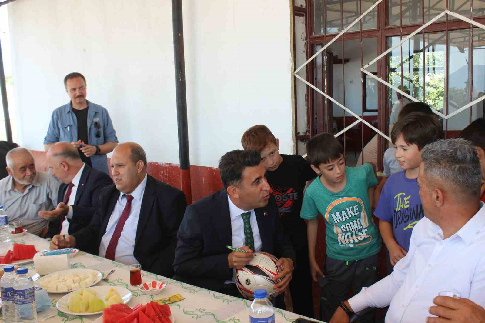 Vali Şefik Ayg&ouml;l Medetli k&ouml;y&uuml;n&uuml; ziyaret etti

