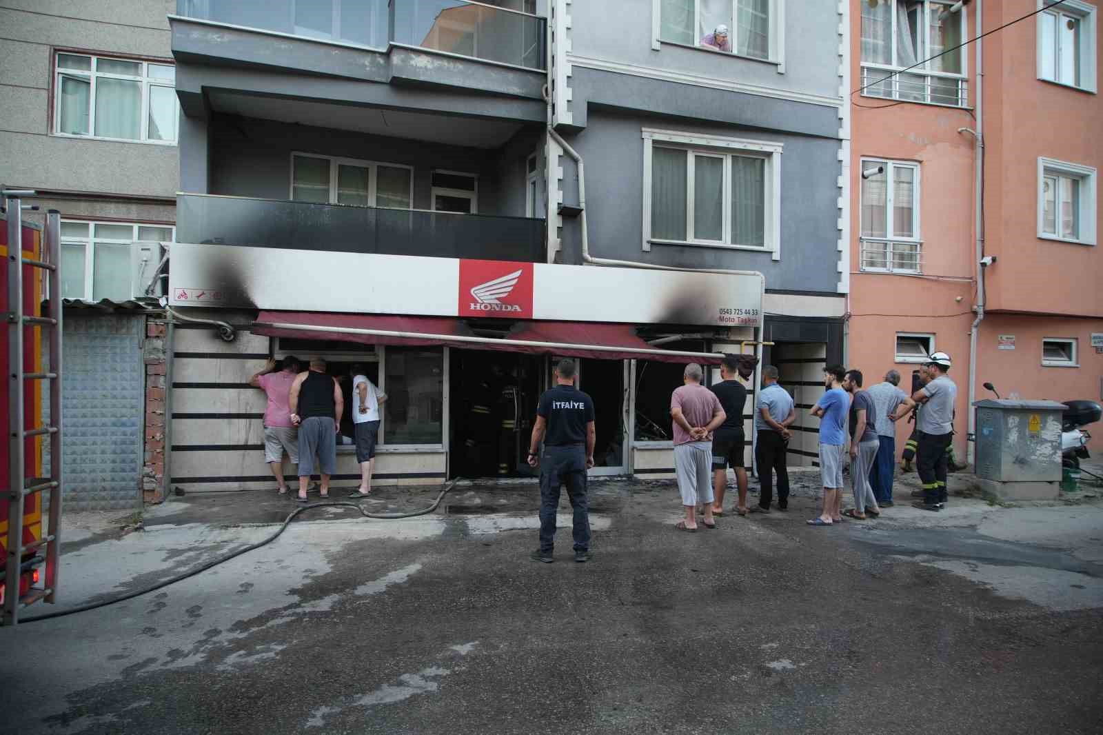 Edirne&rsquo;de bakım ve onarım servisi alevlere teslim oldu
