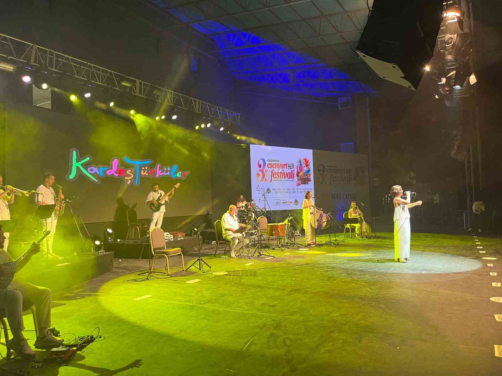 3. Uluslararası Esenyurt Halk Dansları, M&uuml;zik ve Sanat Festivali başladı
