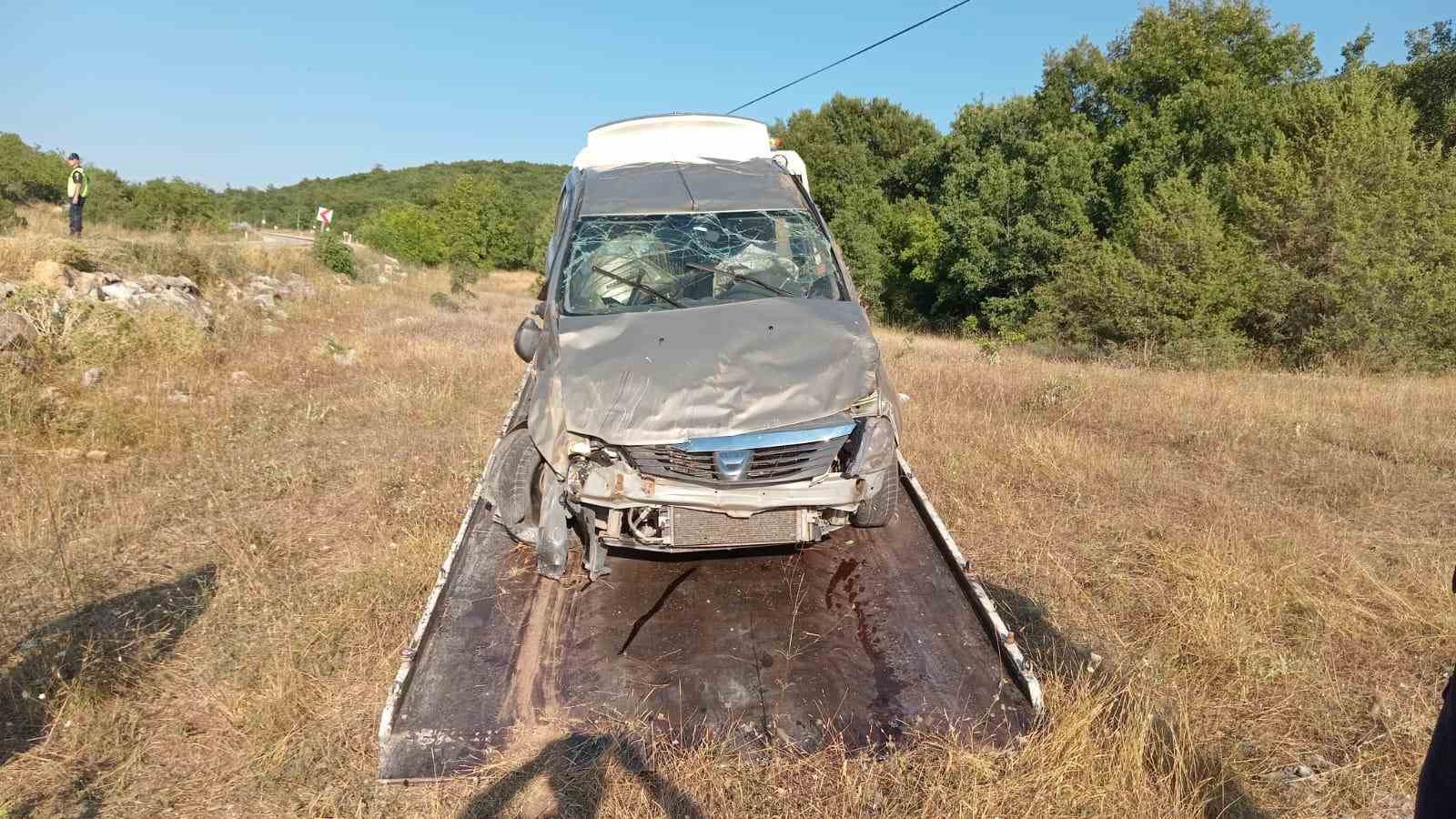 Bilecik&rsquo;te takla atan otomobil şarampole yuvarlandı: 2 yaralı
