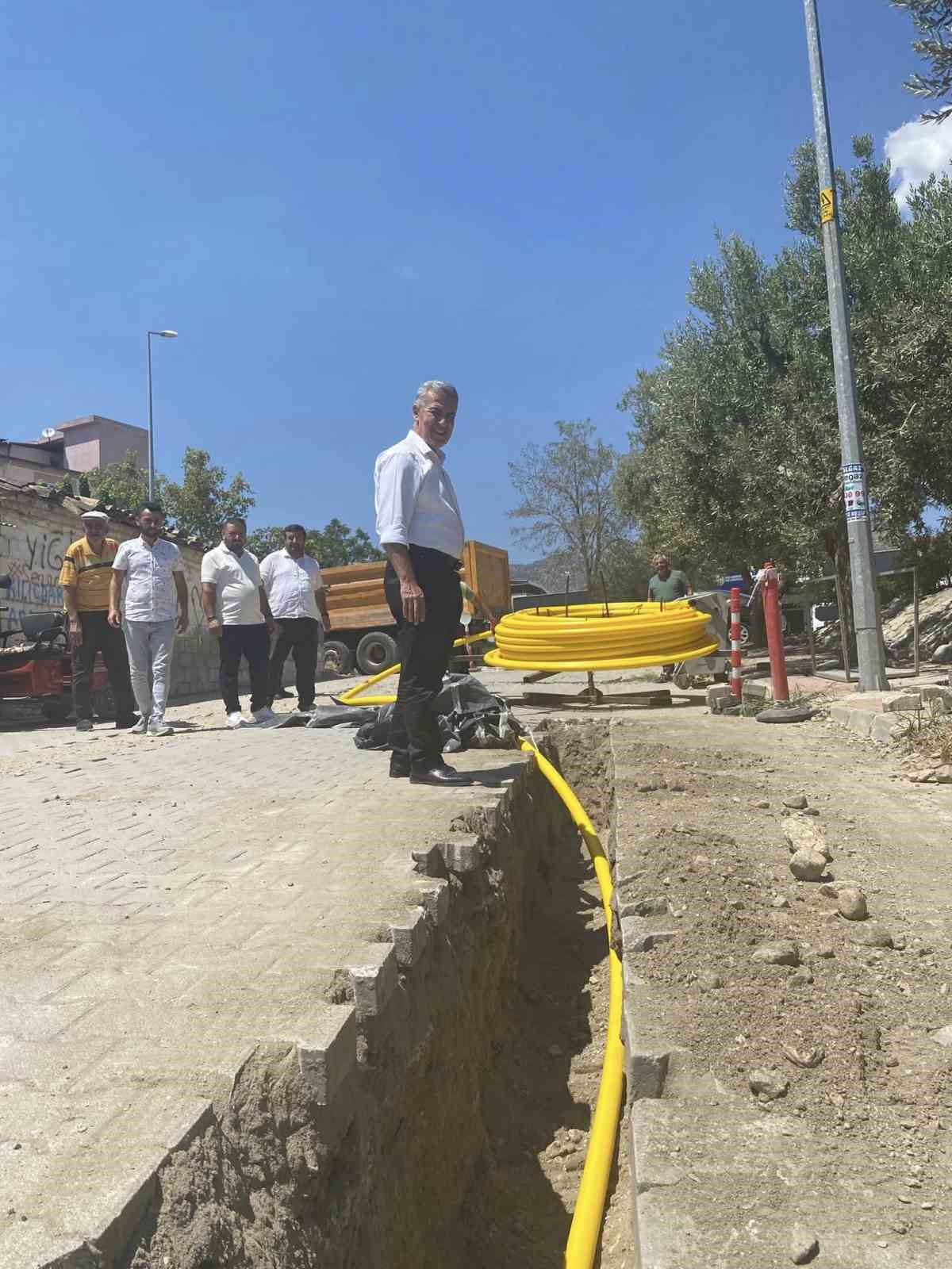 Buharkent&rsquo;te doğalgaz boruları yer altına indi
