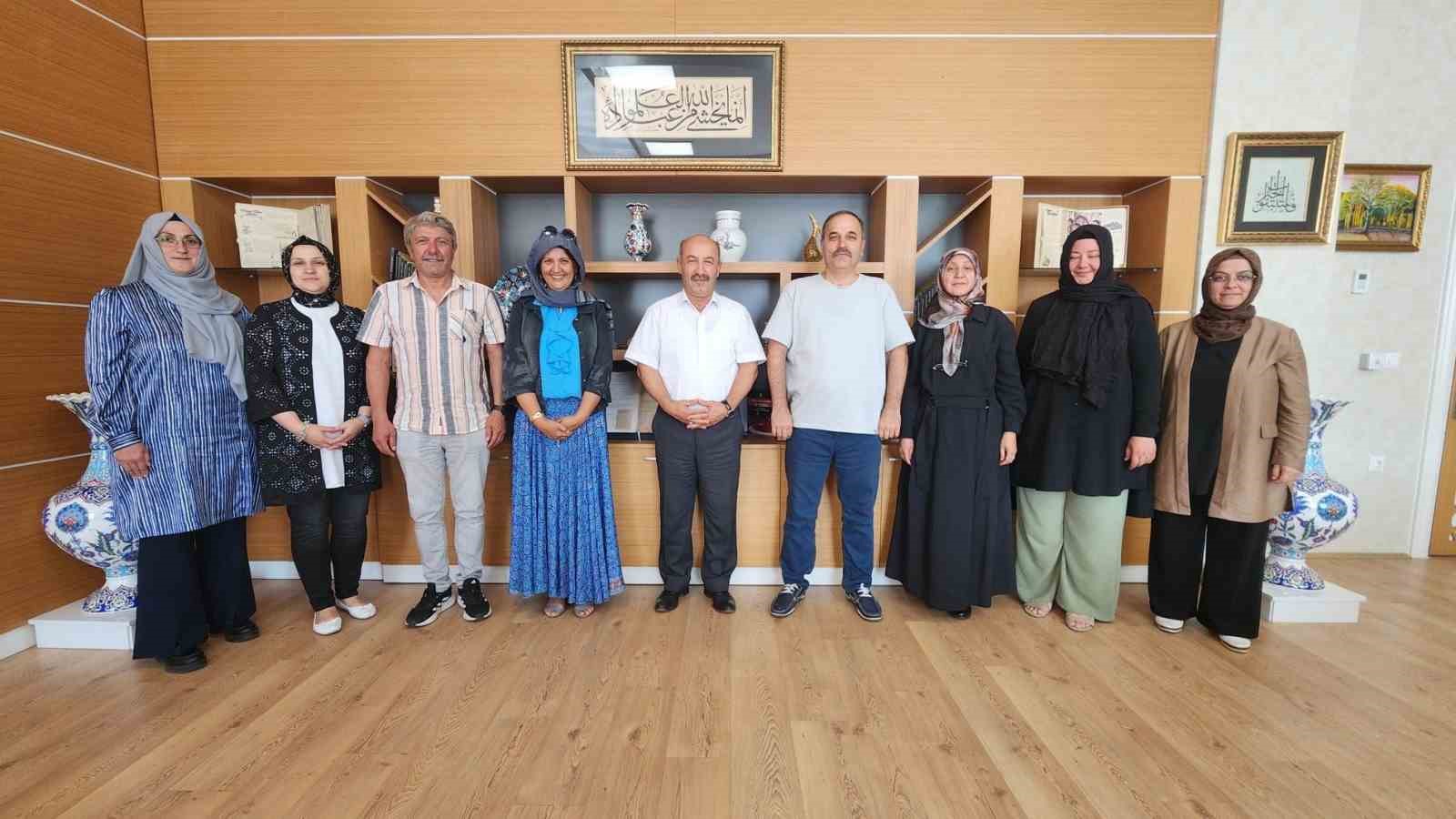 İspanya&rsquo;dan d&ouml;nen Olgunlaşma Enstit&uuml;s&uuml;&rsquo;nden katılımcı M&uuml;d&uuml;r Başyiğit&rsquo;i ziyaret etti
