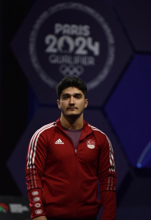 Muhammed Furkan &Ouml;zbek: "&Uuml;lkemizden halter adına tek temsilci olmanın gururunu yaşıyorum"
