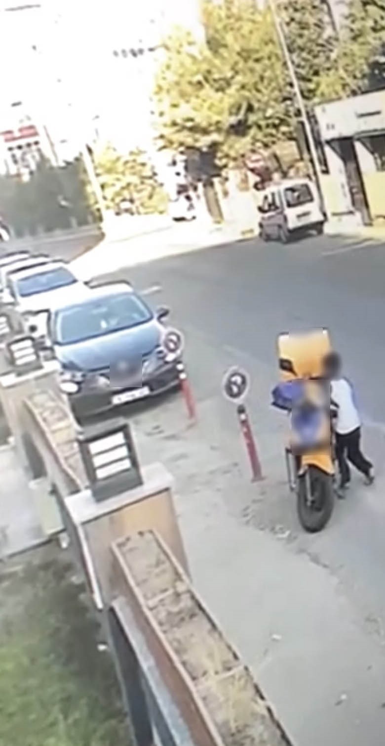 Kuryenin motosikletteki siparişleri b&ouml;yle &ccedil;alındı
