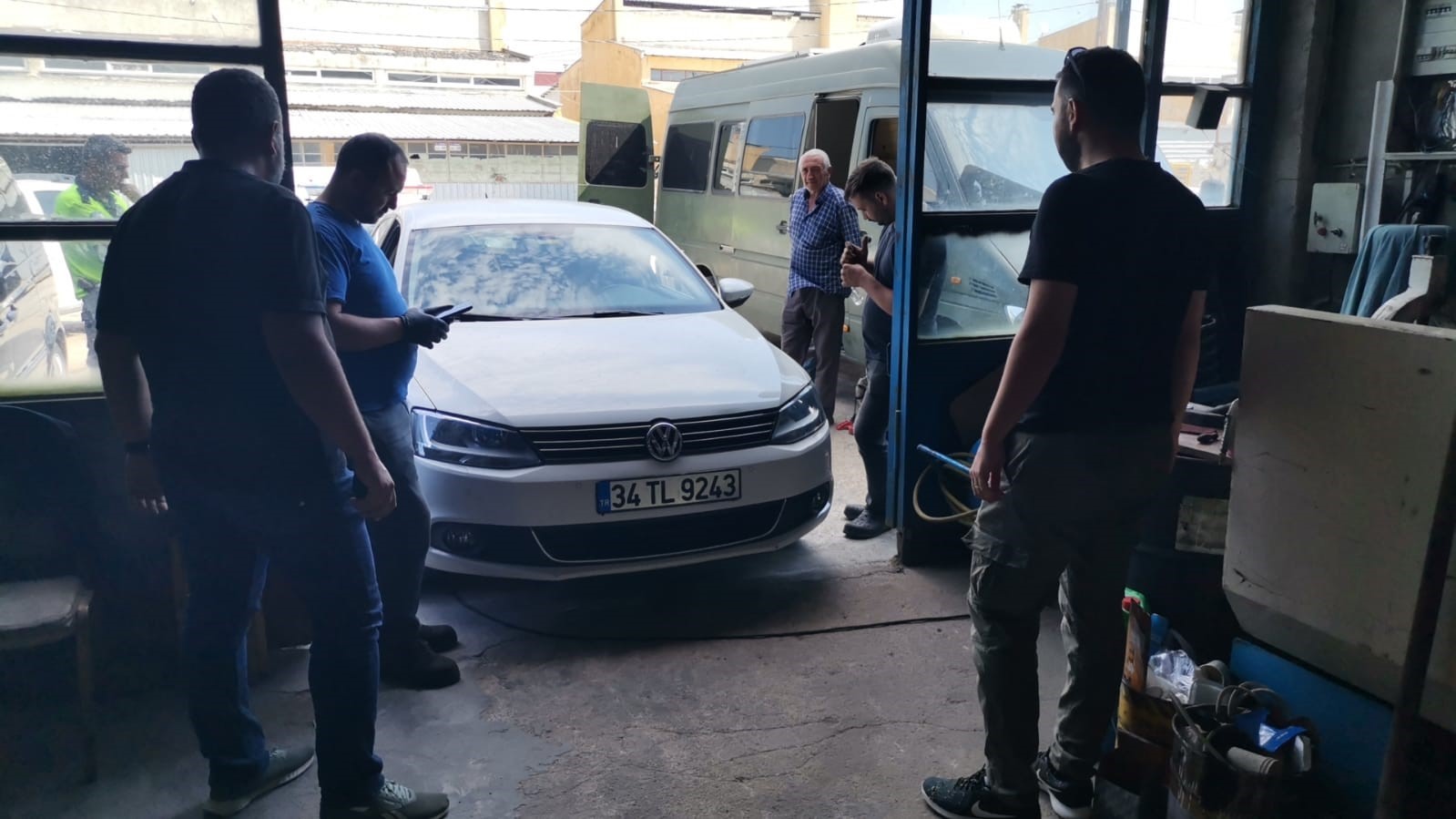 Kırklareli&rsquo;nde ka&ccedil;ak g&ouml;&ccedil;menlere organizat&ouml;rl&uuml;k iddiasıyla 4 ş&uuml;pheli yakalandı
