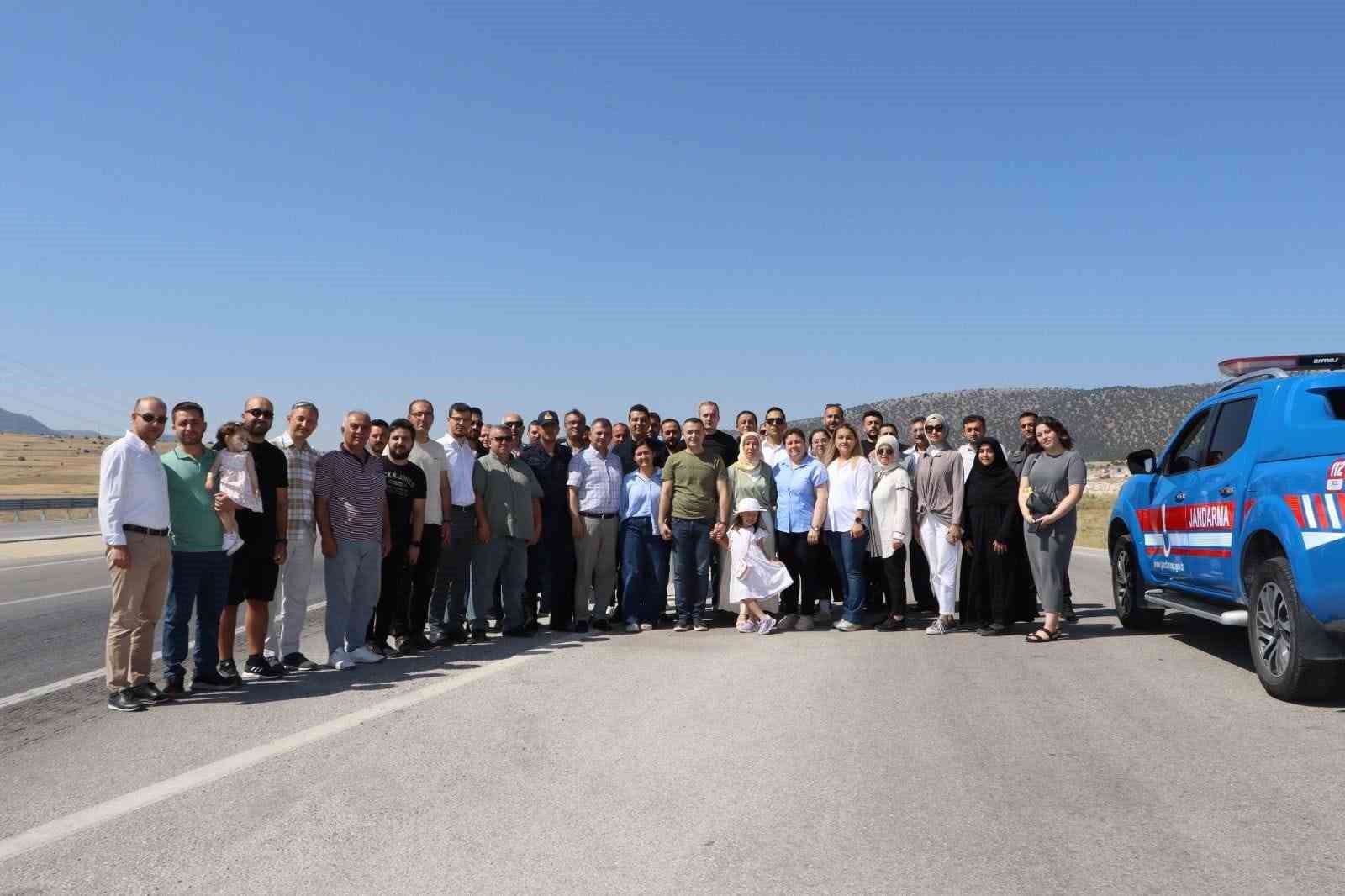 Tayini çıkan kaymakamı konvoy ve alkışlarla uğurladılar