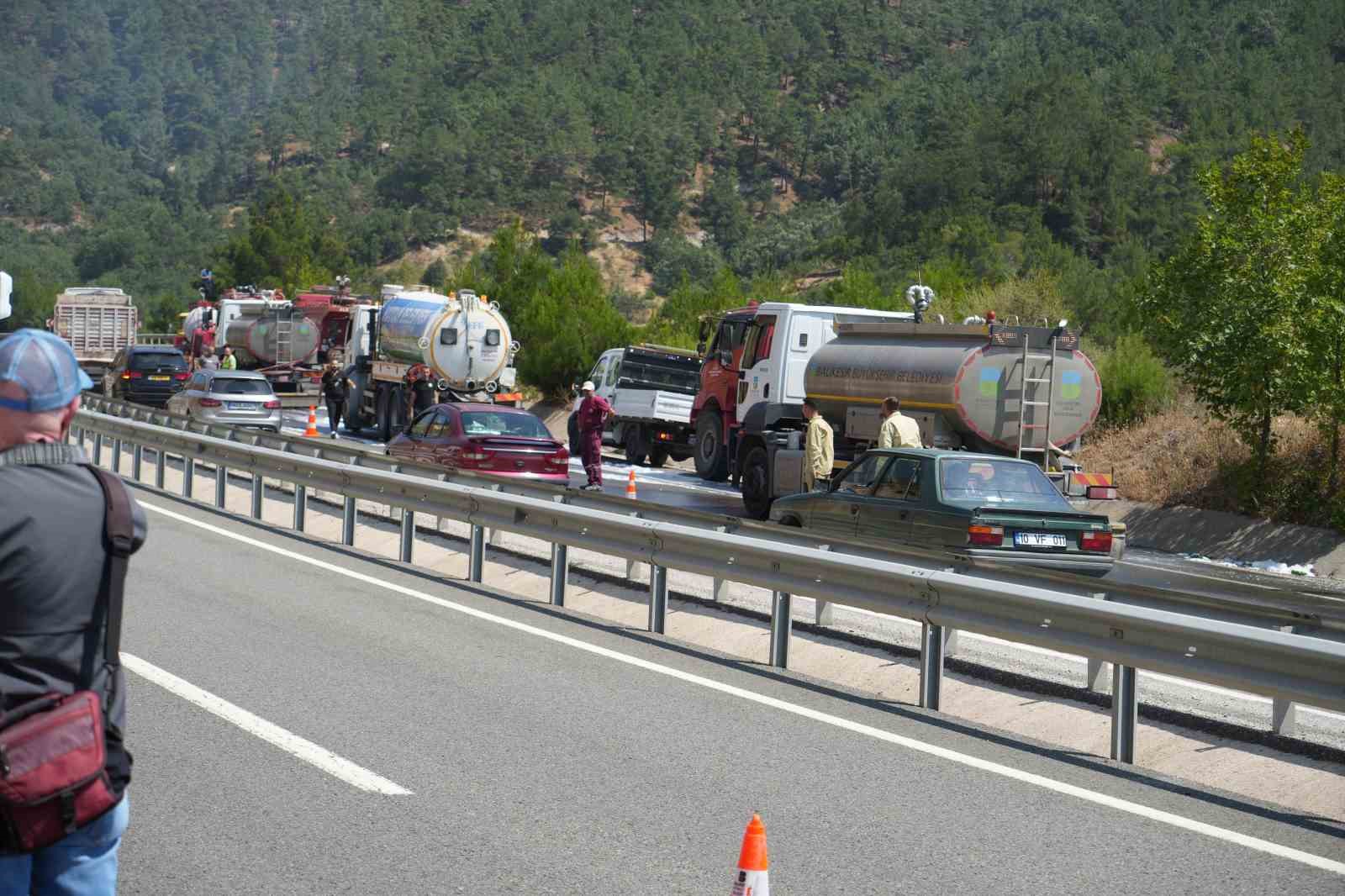 Havran&rsquo;daki orman yangınına havadan ve karadan m&uuml;dahale s&uuml;r&uuml;yor
