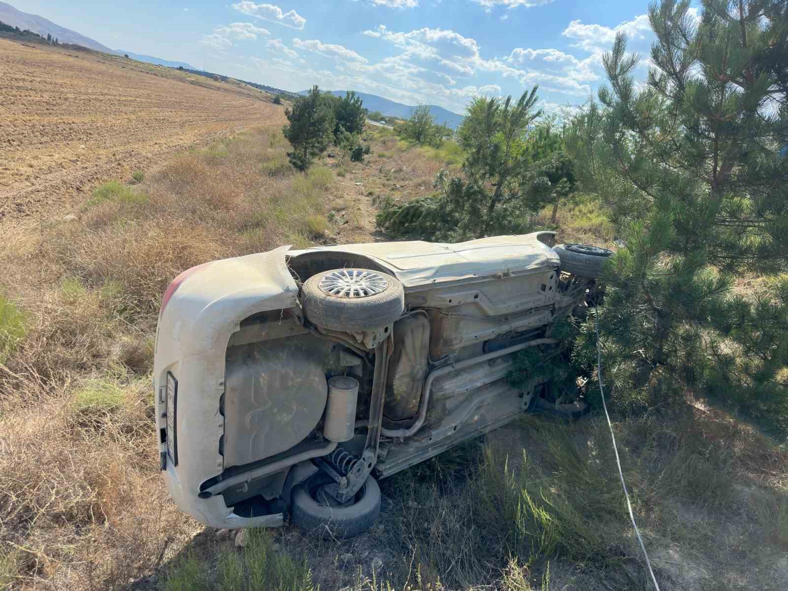 Afyonkarahisar&rsquo;da otomobil devrildi 8 yaralı
