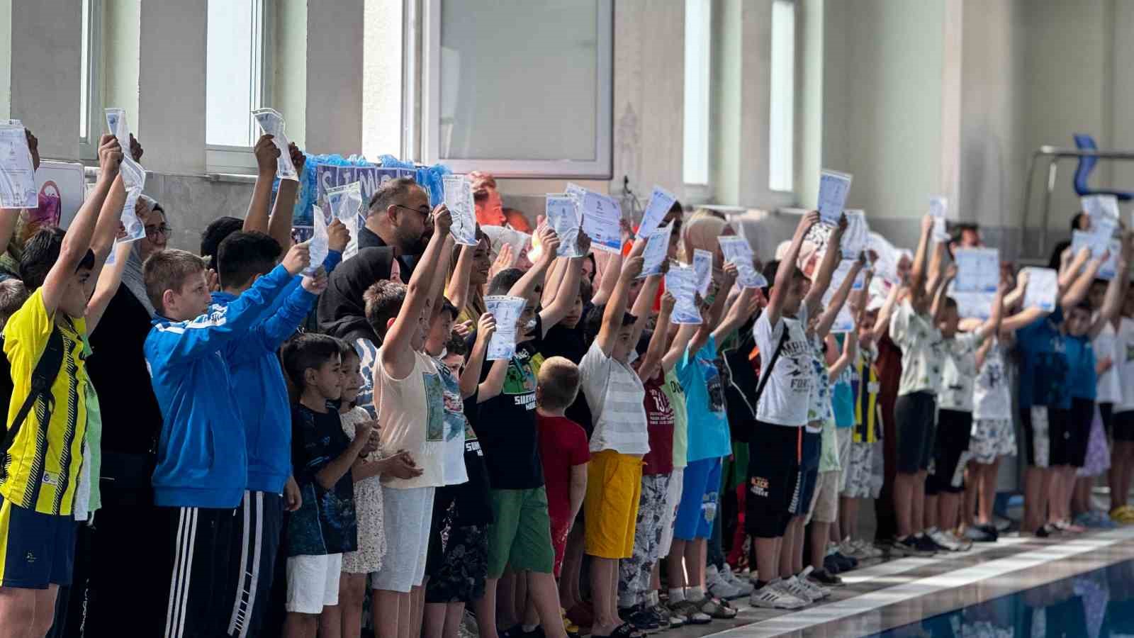 Sincan Belediyesi Çimşit Yüzme kursu ilk mezunlarını verdi
