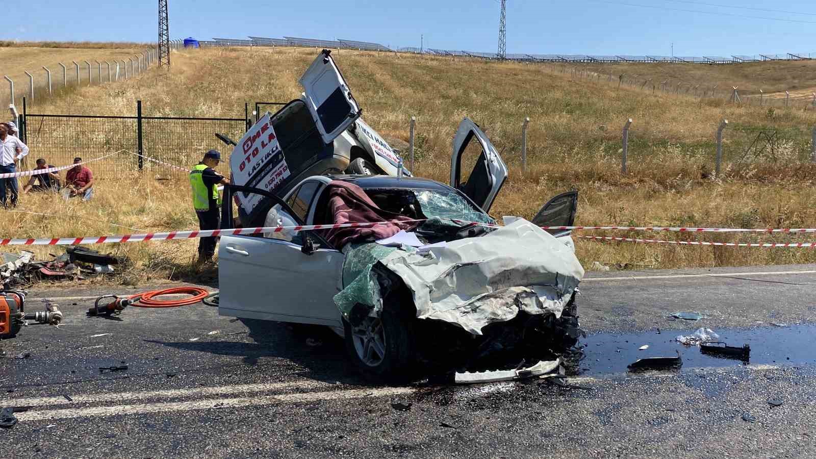 Yozgat’ta iki araç kafa kafaya çarpıştı: 3 ölü, 1 yaralı
