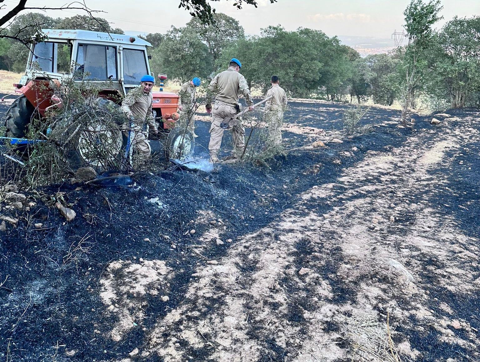 Uşak’ta iki ayrı orman yangını kontrol altına alındı