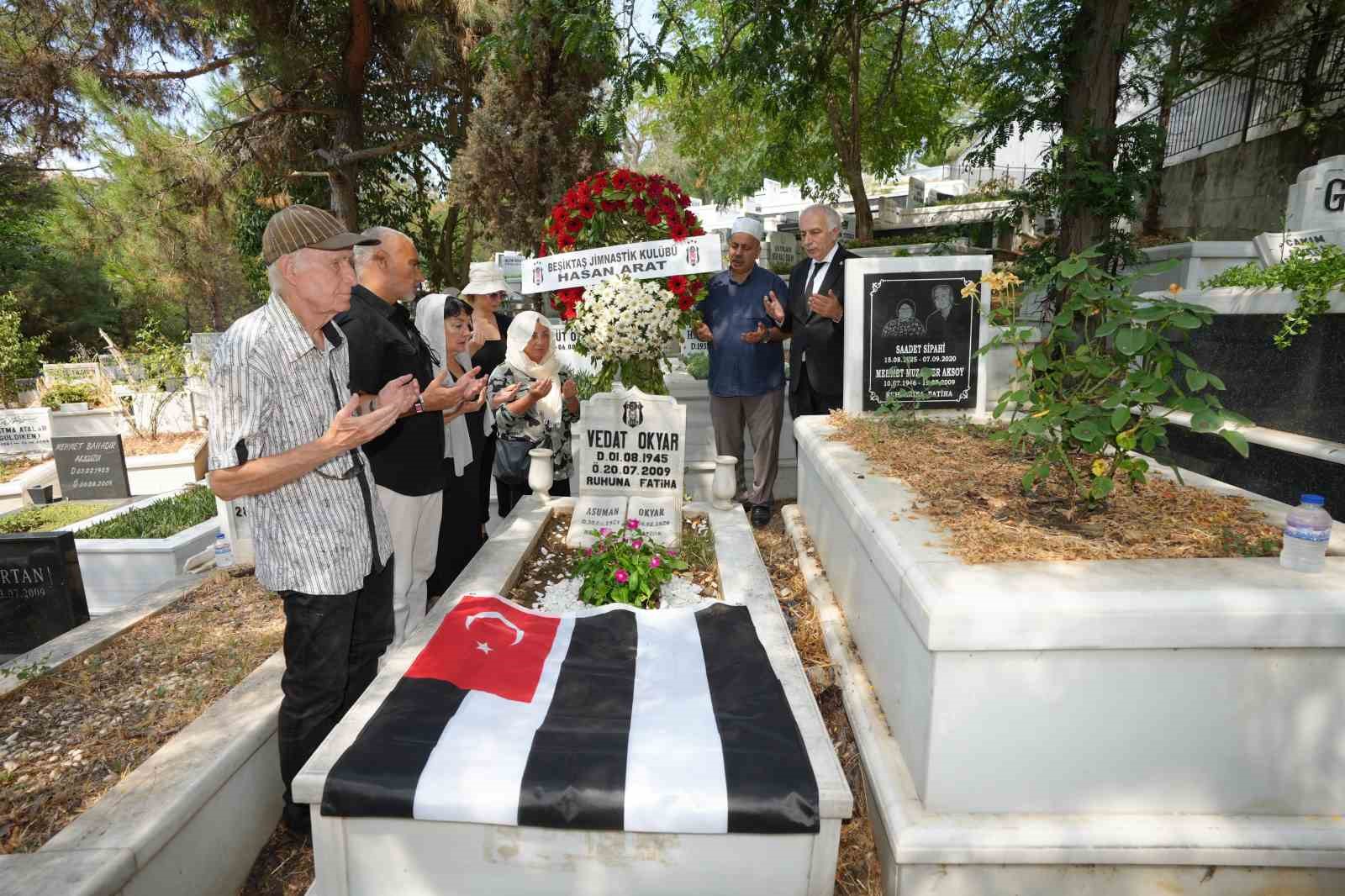 Beşiktaş Kulübü, Vedat Okyar’ı kabri başında andı
