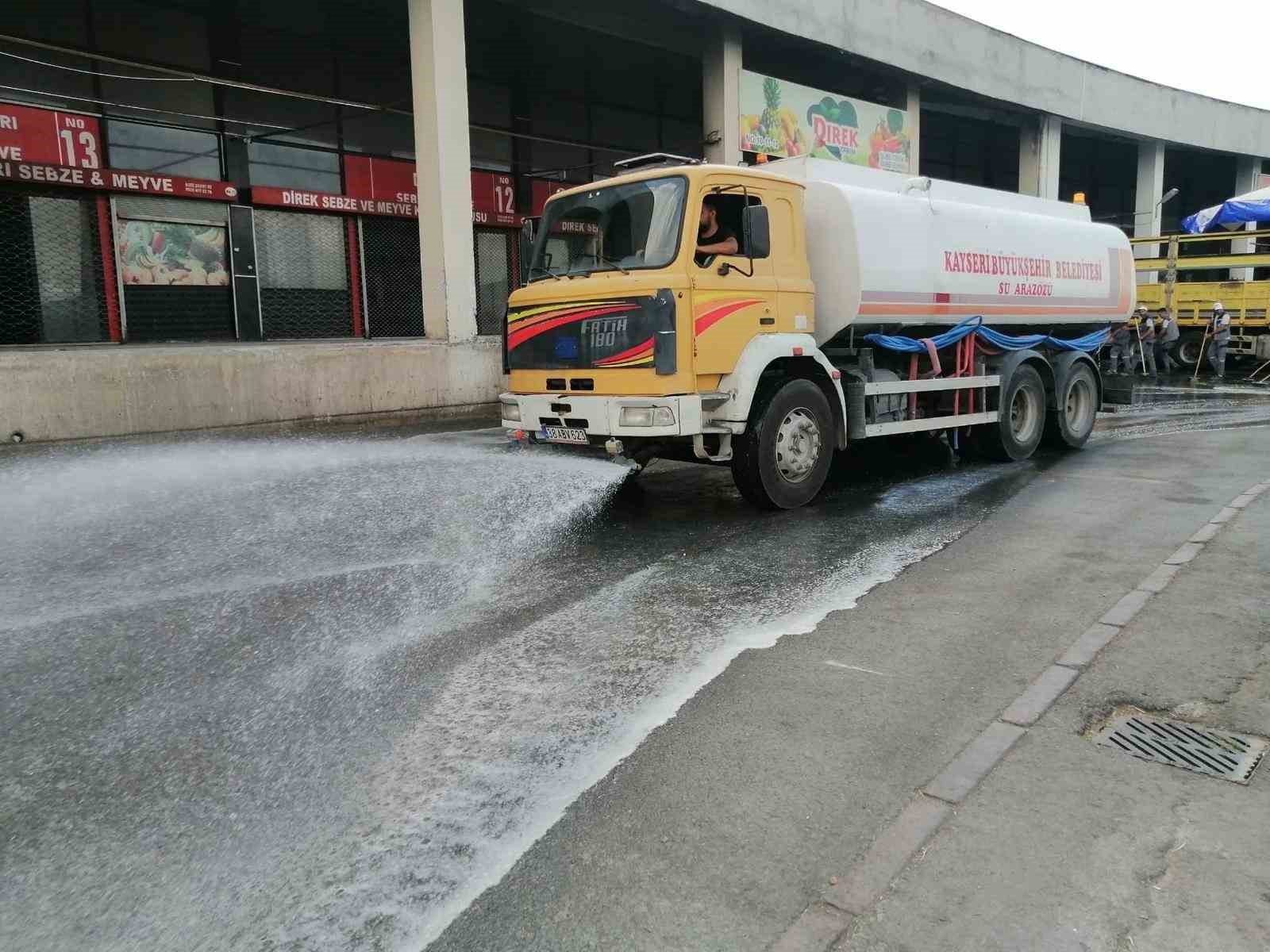 Büyükşehir Hal Kompleksi’nde kapsamlı temizlik çalışması