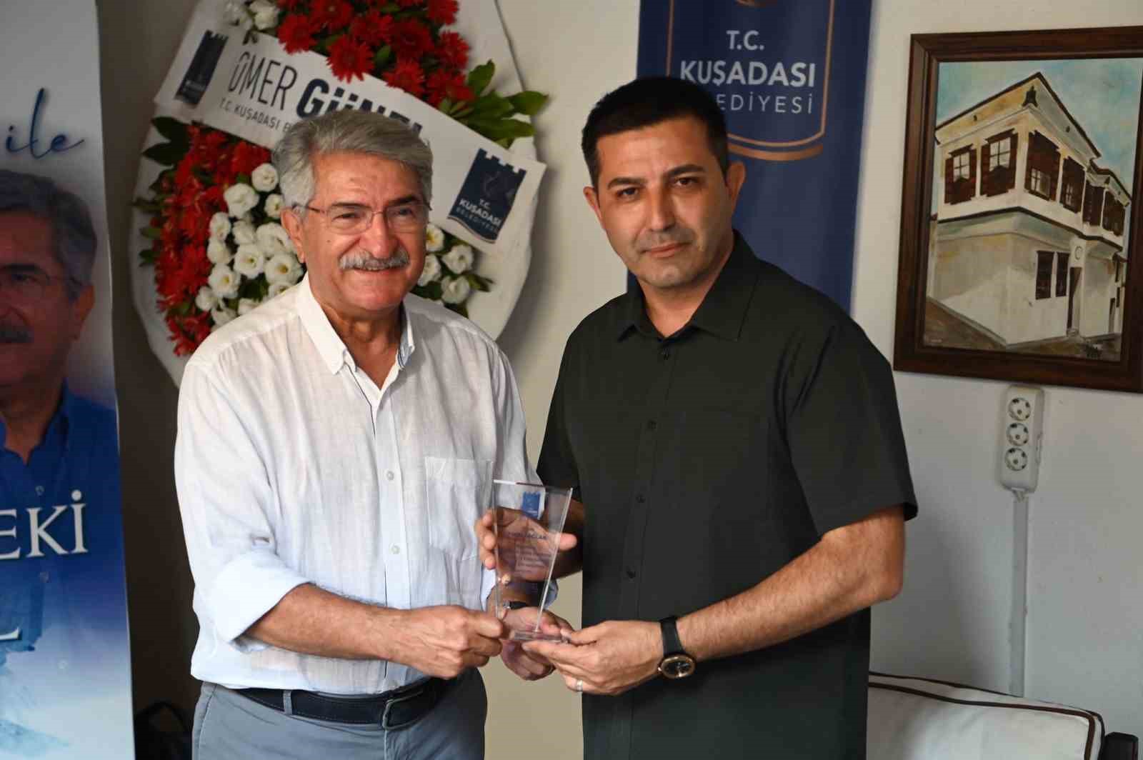 Eski Devlet Bakanı Sağlar: &quot;Kuşadası, Başkan Günel vizyonu ile kültür sanat kenti oldu&quot;