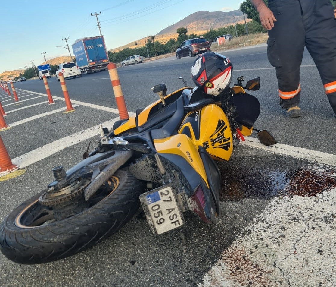 Otomobil ile motosiklet &ccedil;arpıştı: 2 yaralı
