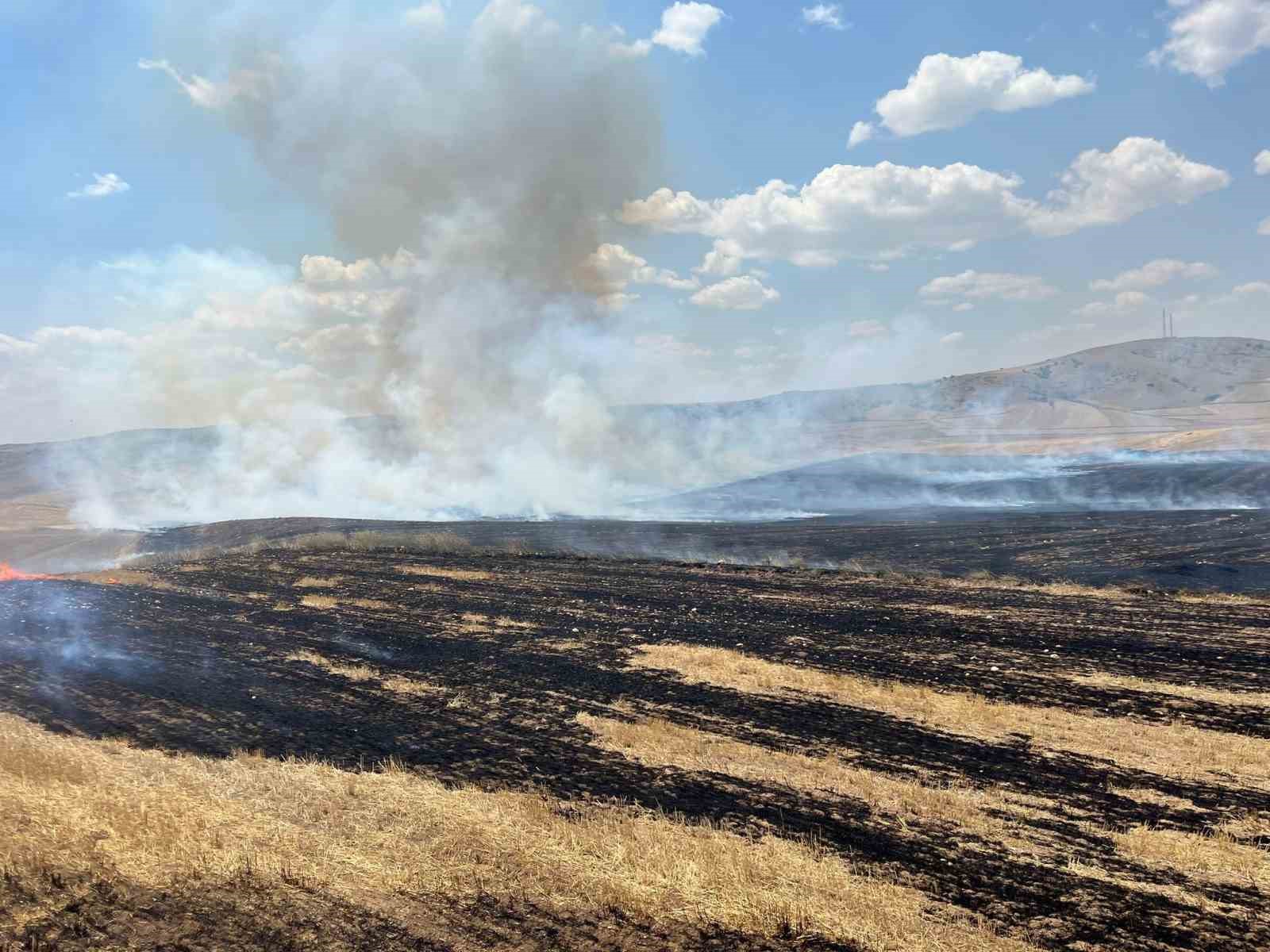 Sungurluda anız yangını korkuttu
