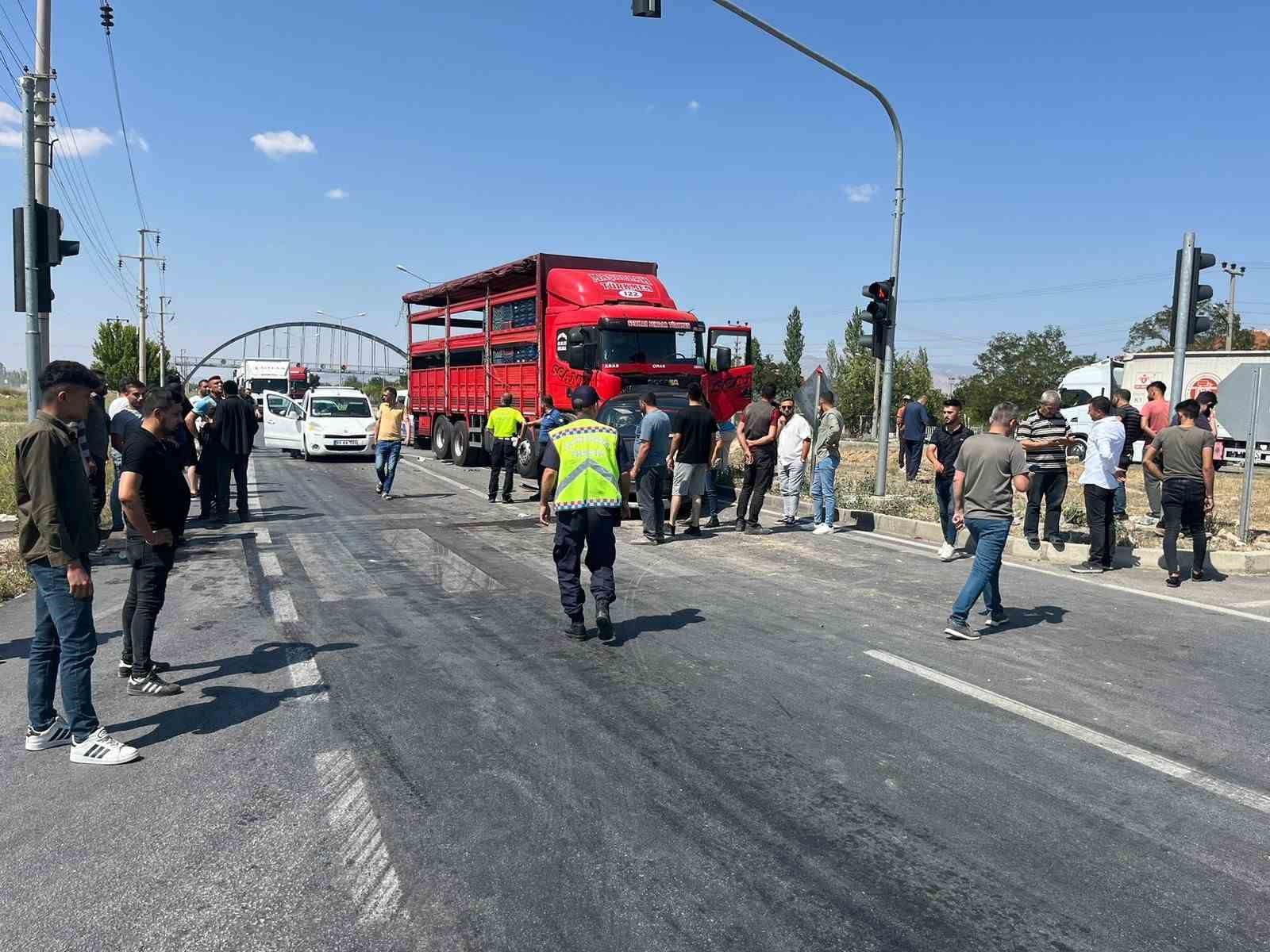 Afyonkarahisar’da zincirleme kaza: 5 yaralı