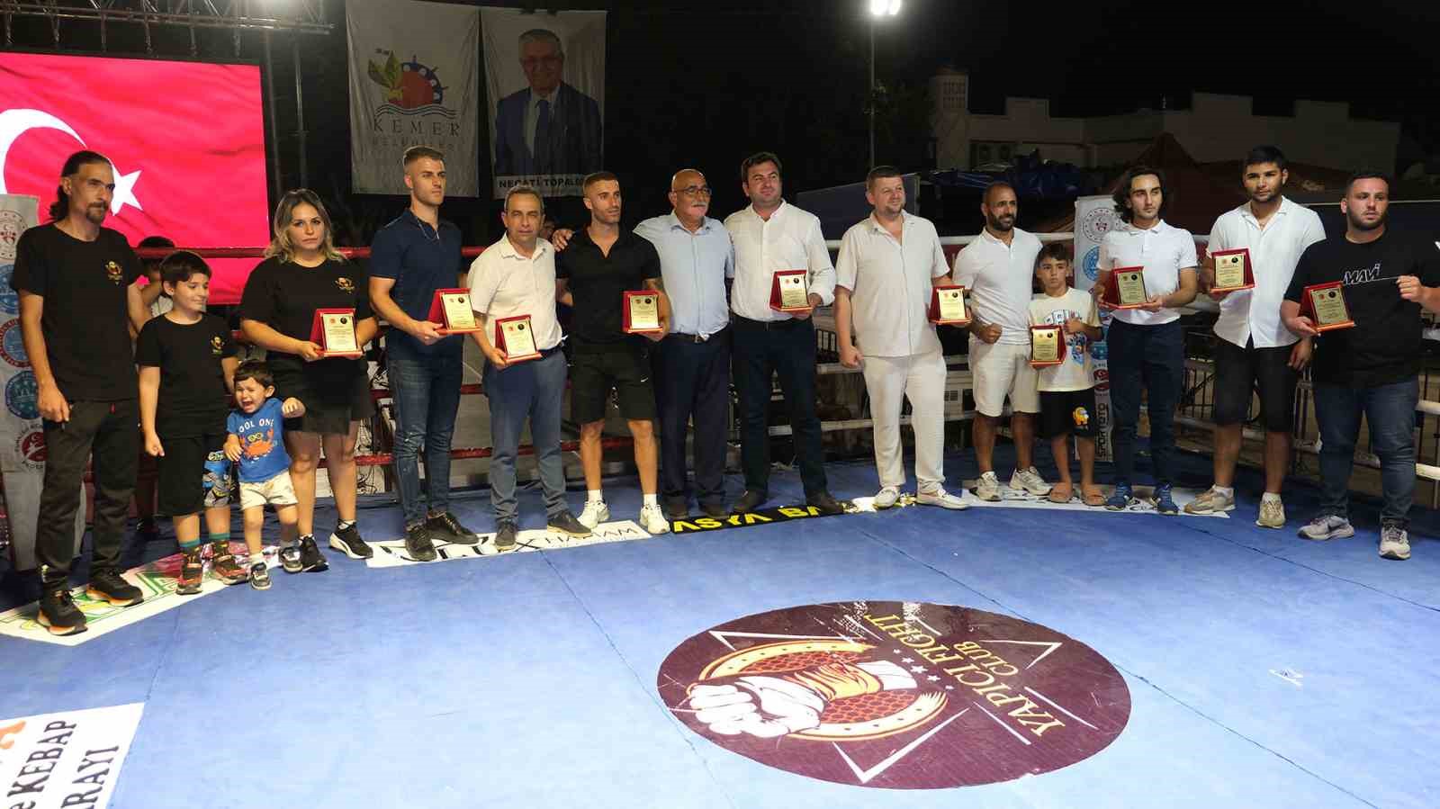 Kemer’de Kick Boks Şampiyonlar gecesi
