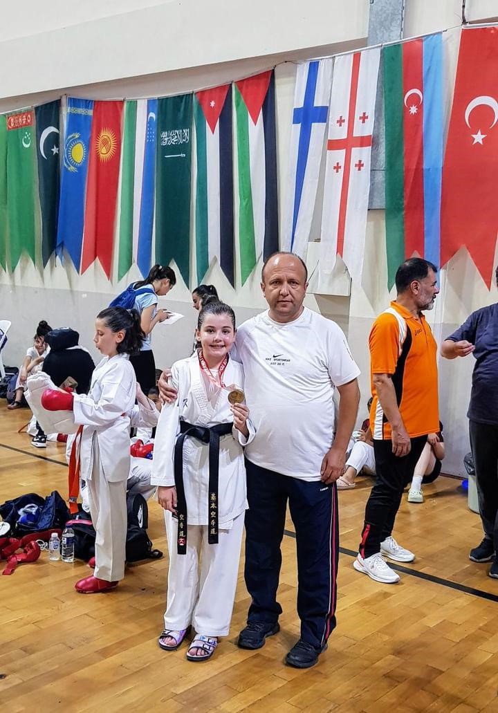 Eskişehirli minik sporcu uluslararası karate turnuvasında birincilik elde etti
