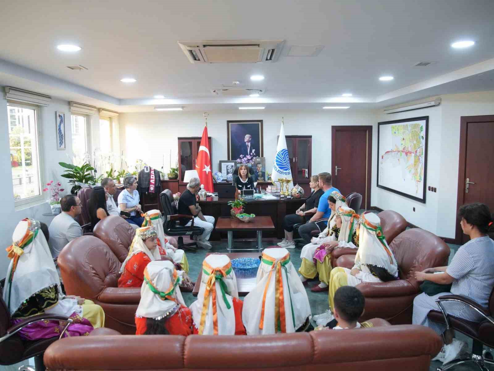 Seyhan Belediyesi Halkoyunu ekibinden &ccedil;ifte başarı

