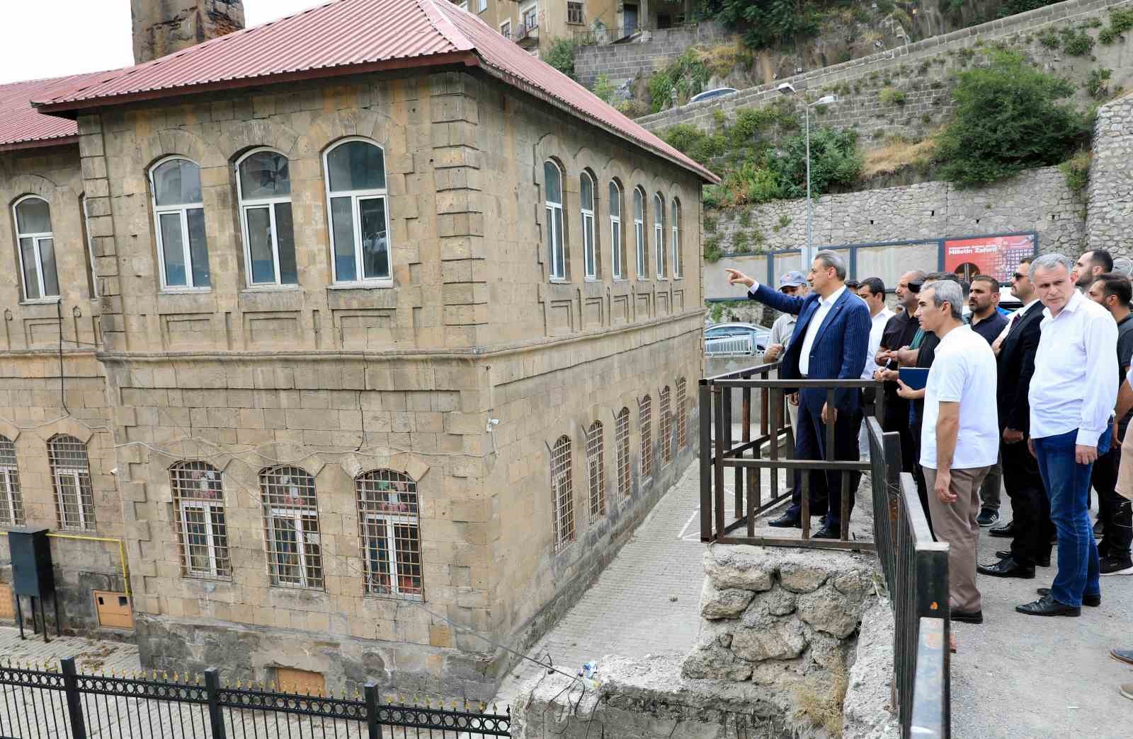 Vali Kara&ouml;meroğlu dere &uuml;st&uuml; projesini inceledi
