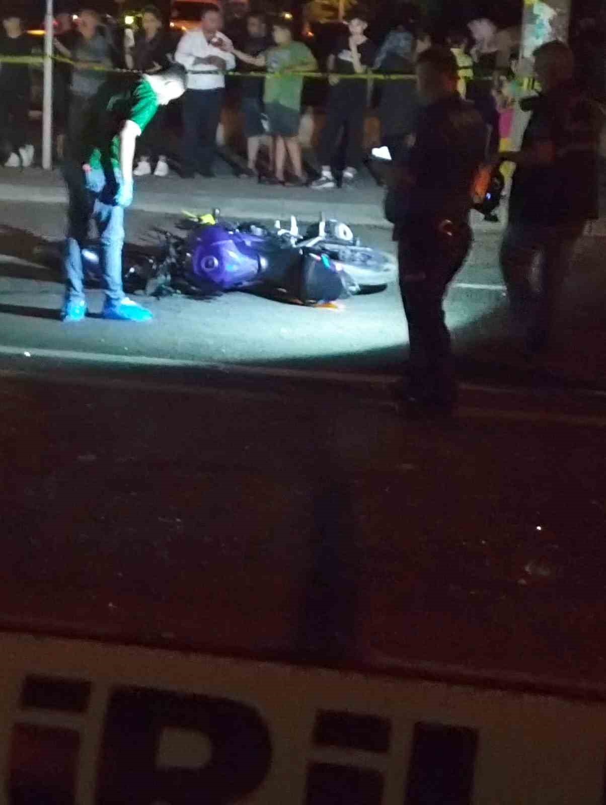 Motosiklet, halk otob&uuml;s&uuml;ne &ccedil;arptı: 1 &ouml;l&uuml;, 1 ağır yaralı
