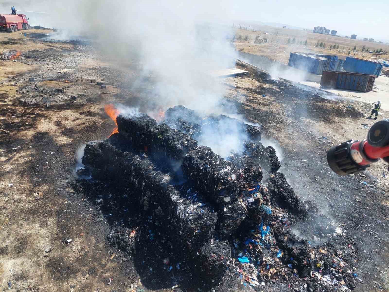 Geri dönüşüm merkezinde çıkan yangın büyümeden söndürüldü
